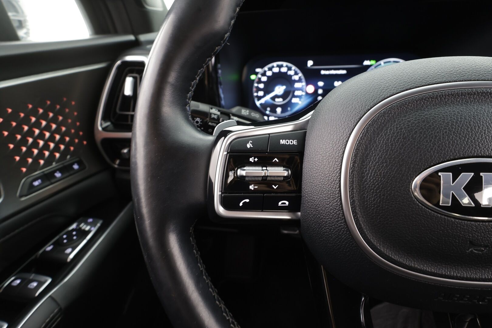 Kia Sorento 2021 1,6 T-GDI Plug-in Hybrid AWD Business Luxury AT 5P - | ACC | HUD | Bose | Ilmastoidut nahat | LED | Navi | Muistipenkki | 360° | Ratinlämmitin | Keyless | Sähköluukku | Apple&Android | Kahdet renkaat aluvanteilla | Merkkihuollettu | 