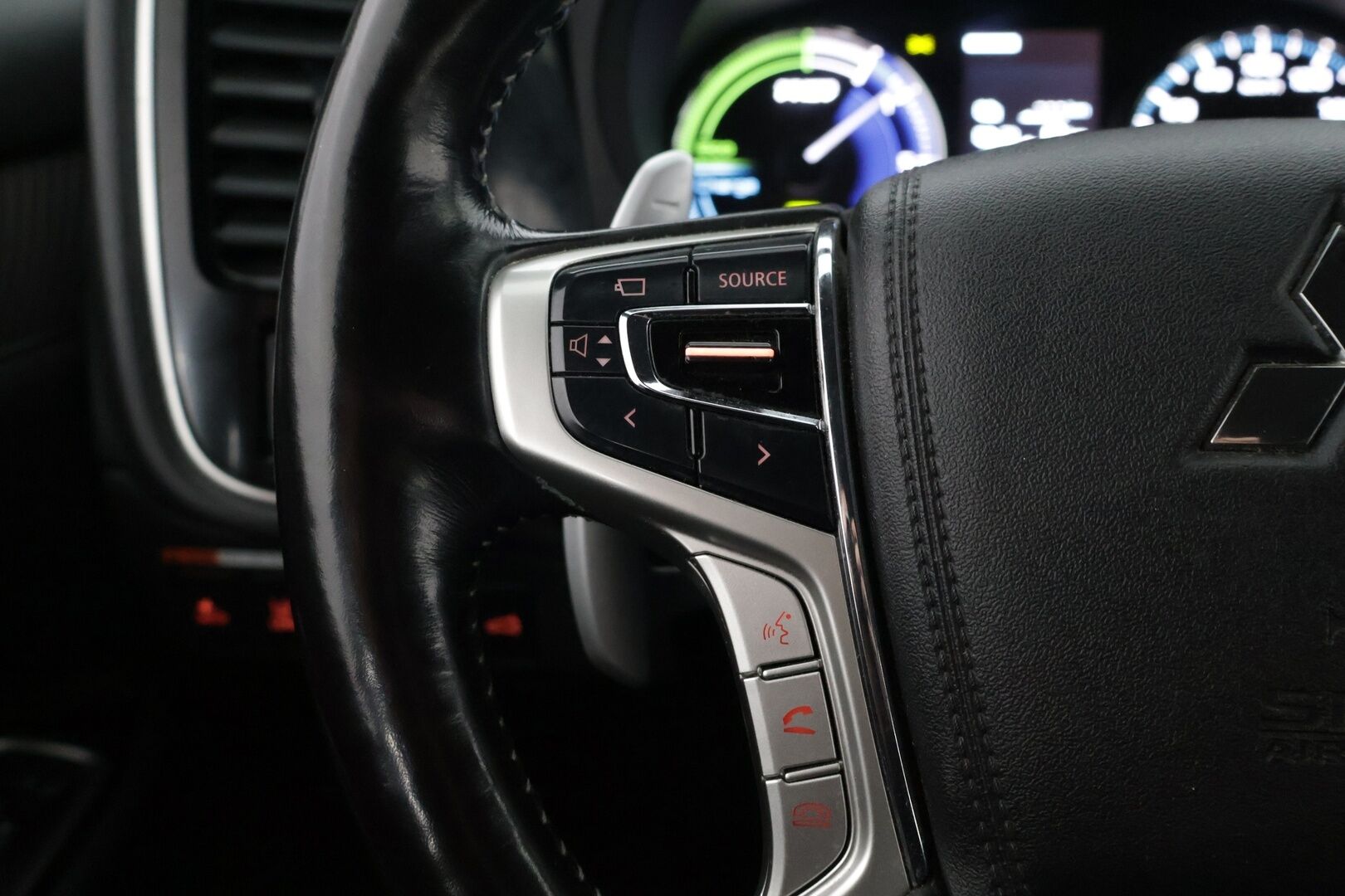 Mitsubishi Outlander PHEV 2019 Instyle Business 4WD 5P - *ACC | Vetokoukku | 360 Kamera | BLIS | Rockford | KeyLess | Ratinlämmitin | 2x Renkaat*