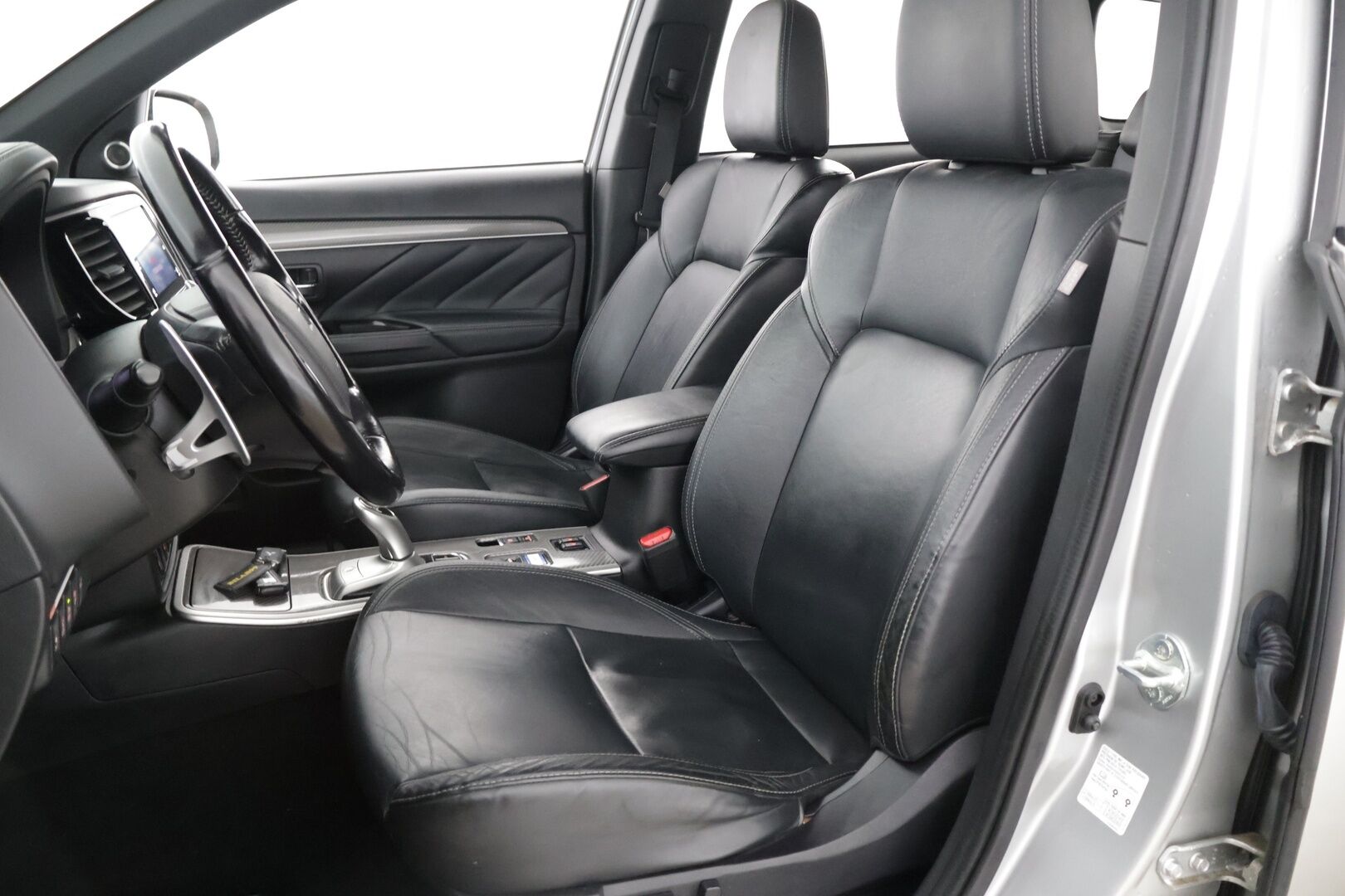 Mitsubishi Outlander PHEV 2019 Instyle Business 4WD 5P * ACC / Vetokoukku / 360 Kamera / BLIS / Rockford / KeyLess / Ratinlämmitin* - *2x Renkaat*