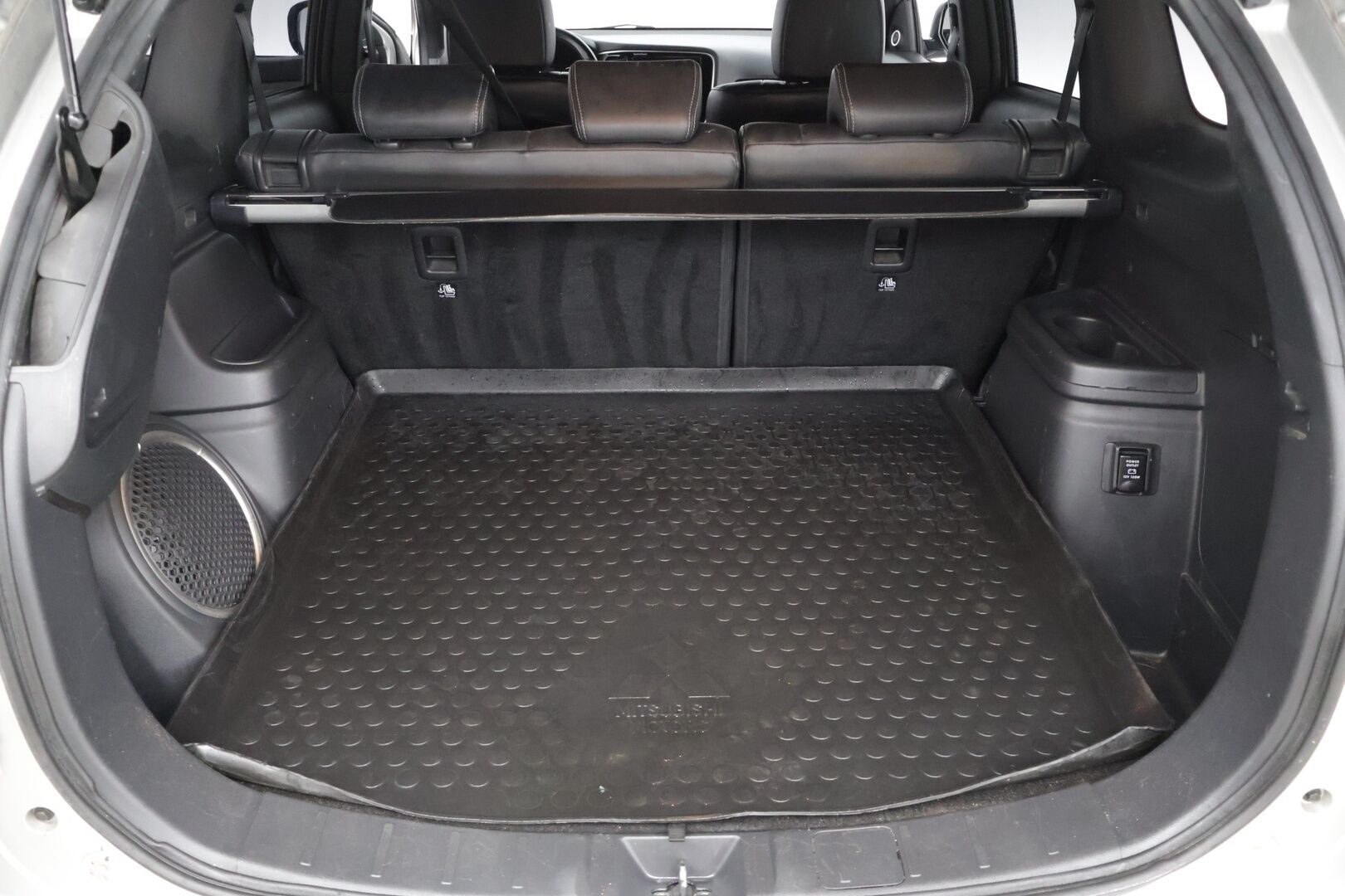 Mitsubishi Outlander PHEV 2019 Instyle Business 4WD 5P * ACC / Vetokoukku / 360 Kamera / BLIS / Rockford / KeyLess / Ratinlämmitin* - *2x Renkaat*