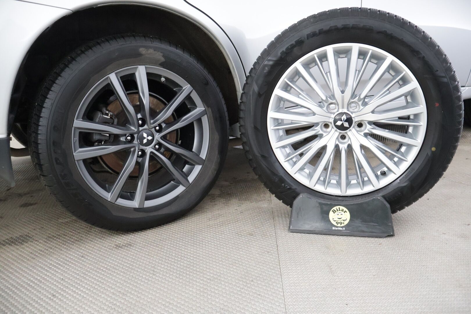 Mitsubishi Outlander PHEV 2019 Instyle Business 4WD 5P * ACC / Vetokoukku / 360 Kamera / BLIS / Rockford / KeyLess / Ratinlämmitin* - *2x Renkaat*