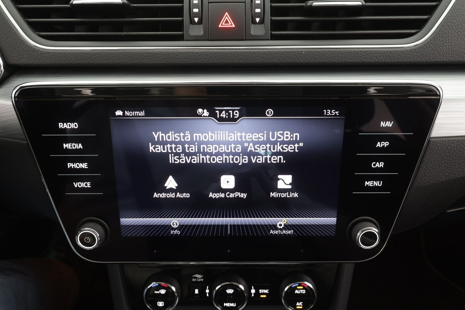 Skoda Superb 2022 Combi 1.5 TSI ACT Ambition DSG - | ACC | Webasto | Koukku | P.Kamera | LED | Keyless | Apple&Android | 1.Om Suomi-auto | Kahdet Renkaat |