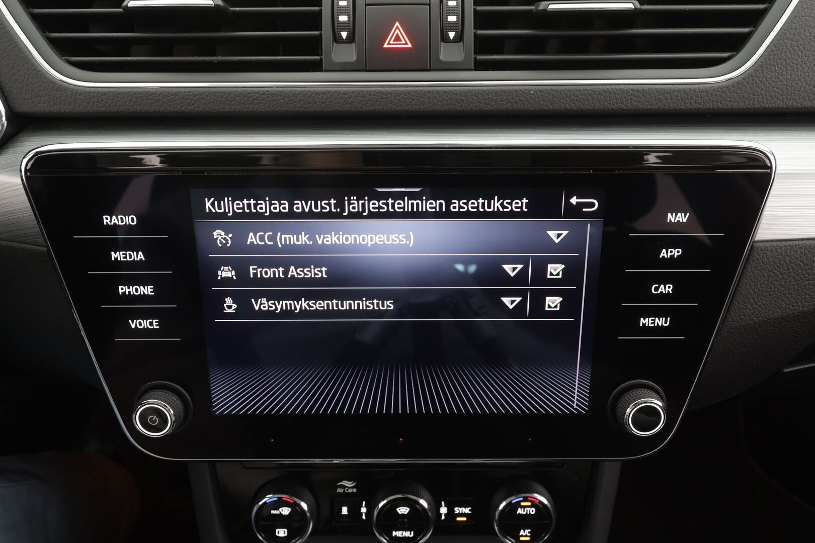 Skoda Superb 2022 Combi 1.5 TSI ACT Ambition DSG - | ACC | Webasto | Koukku | P.Kamera | LED | Keyless | Apple&Android | 1.Om Suomi-auto | Kahdet Renkaat |