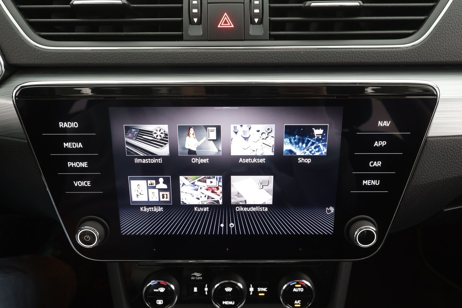 Skoda Superb 2022 Combi 1.5 TSI ACT Ambition DSG - | ACC | Webasto | Koukku | P.Kamera | LED | Keyless | Apple&Android | 1.Om Suomi-auto | Kahdet Renkaat |