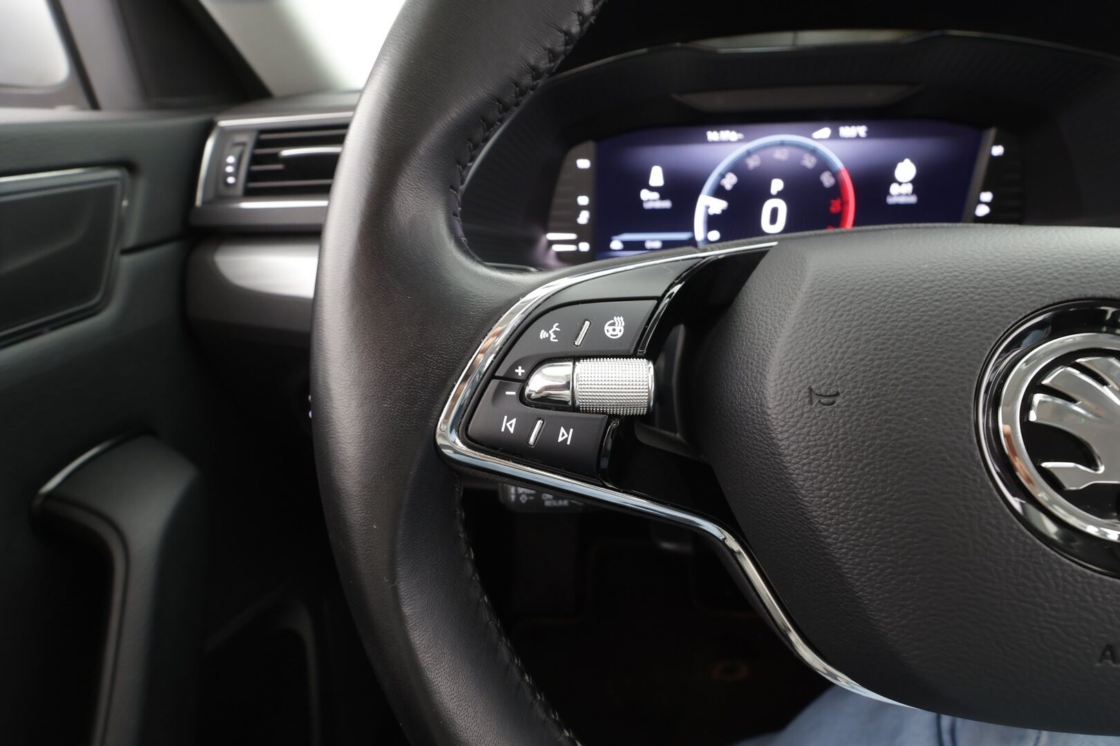 Skoda Superb 2022 Combi 1.5 TSI ACT Ambition DSG - | ACC | Webasto | Koukku | P.Kamera | LED | Keyless | Apple&Android | 1.Om Suomi-auto | Kahdet Renkaat |