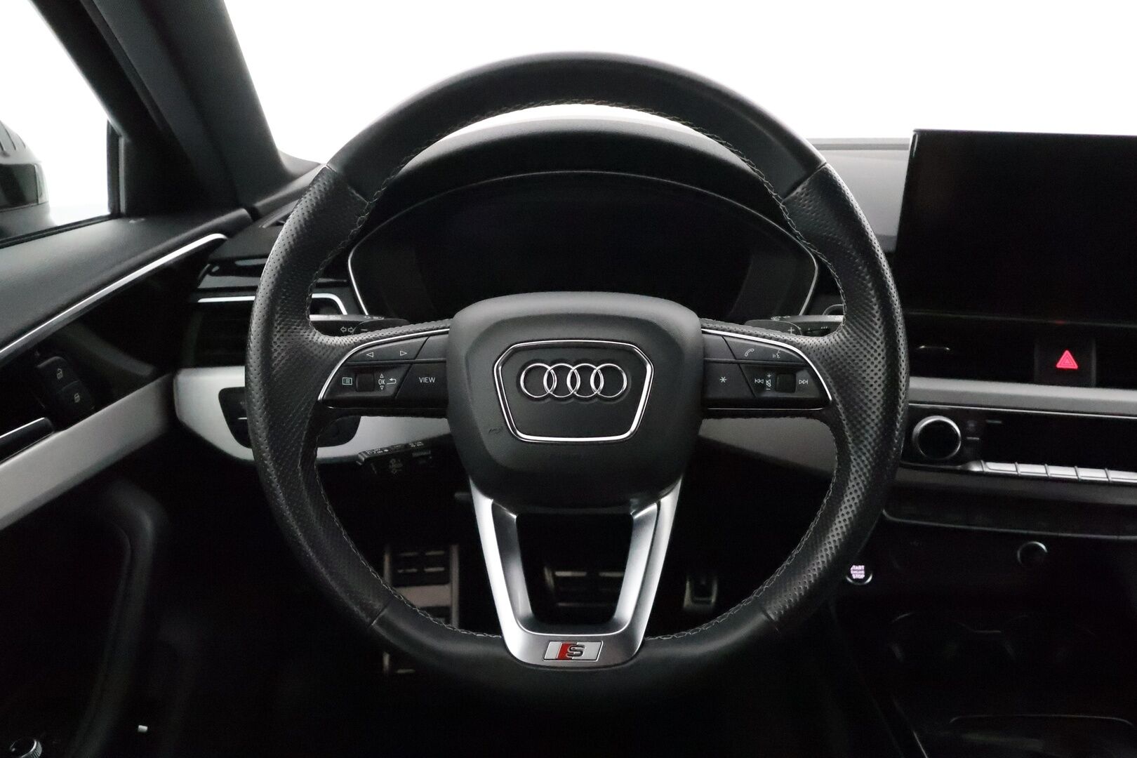 Audi A4 2022 Avant Business 40 TDI 150 kW MHEV Quattro S-Tronic **Adapt. vakkari / Matrix LED / Webasto / Koukku / Sporttipenkit** - 1-om. Suomi-auto / P.kamera / Apple&Android 