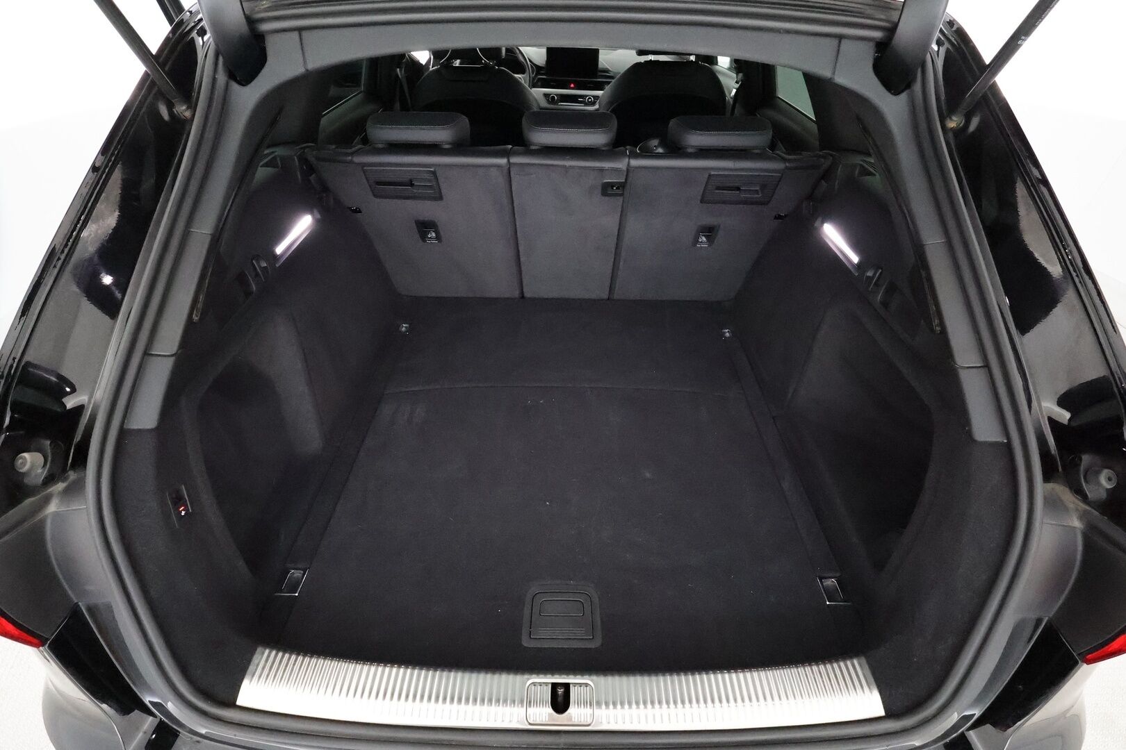 Audi A4 2022 Avant Business 40 TDI 150 kW MHEV Quattro S-Tronic **Adapt. vakkari / Matrix LED / Webasto / Koukku / Sporttipenkit** - 1-om. Suomi-auto / P.kamera / Apple&Android 