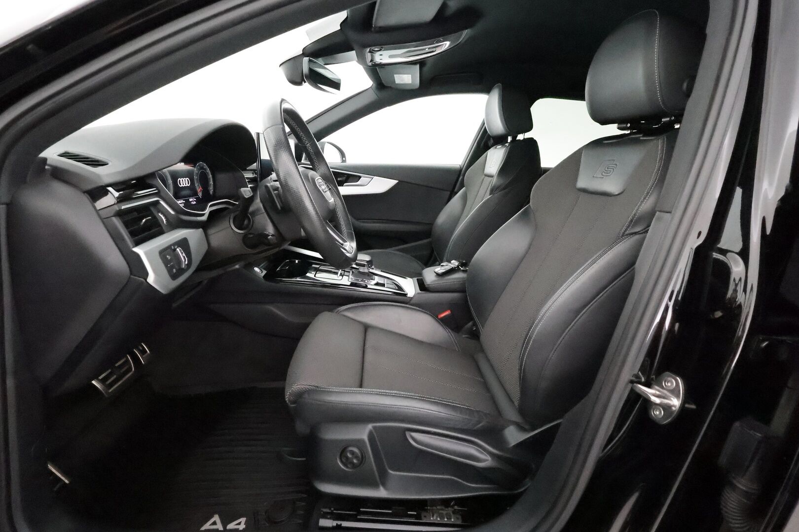 Audi A4 2022 Avant Business 40 TDI 150 kW MHEV Quattro S-Tronic **Adapt. vakkari / Matrix LED / Webasto / Koukku / Sporttipenkit** - 1-om. Suomi-auto / P.kamera / Apple&Android 
