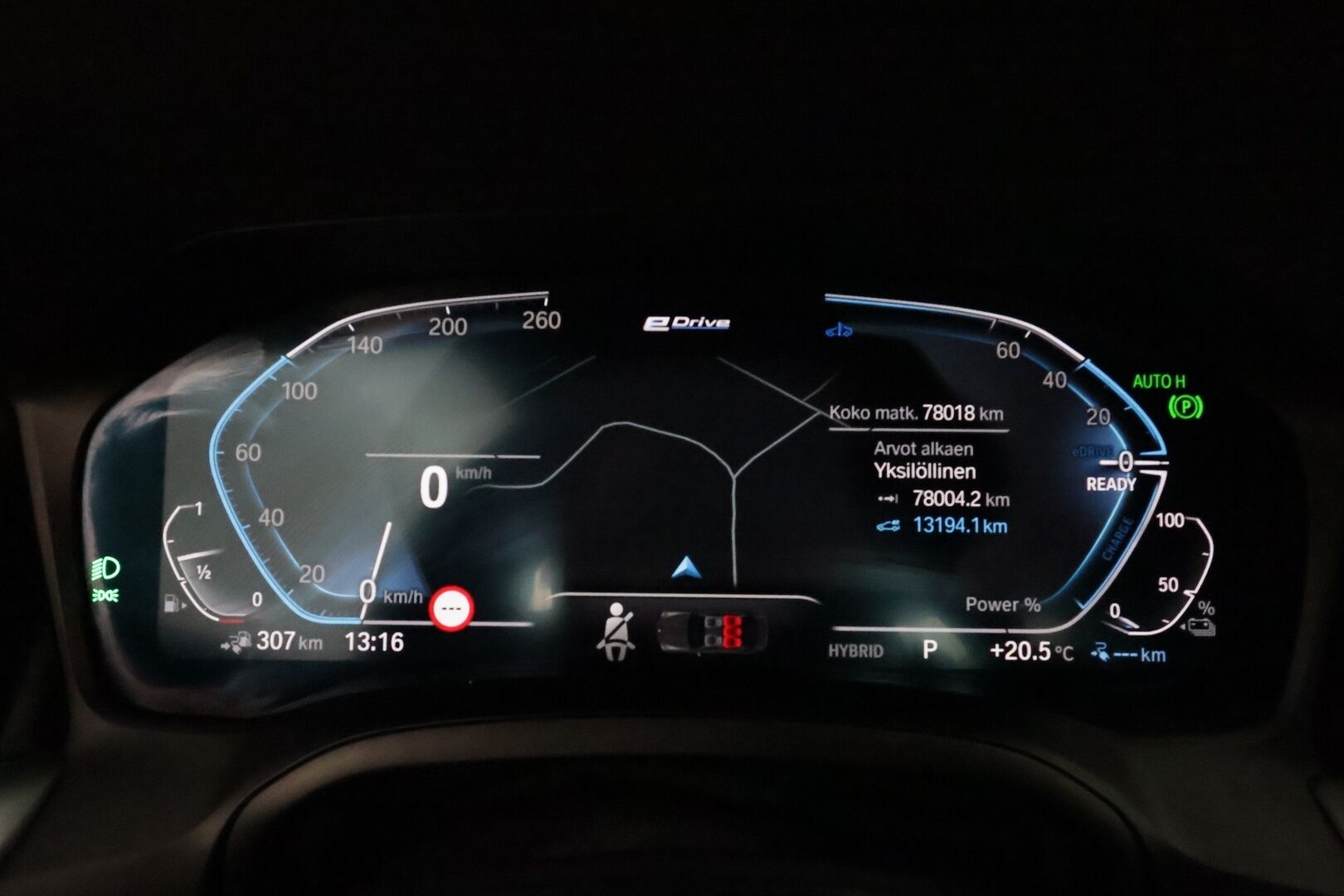 BMW 330 2022 G20 Sedan 330e xDrive A Charged Edition M Sport **HUD / Hifit / Muistipenkki / Sporttipenkit / P.tutkat** - 3,99 % KORKOTARJOUS TÄHÄN AUTOON - 1.om Suomi-auto / Merkkihuollettu / Kahdet m-sport aluvanteet renkailla