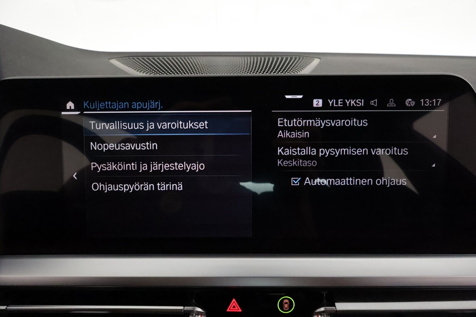 BMW 330 2022 G20 Sedan 330e xDrive A Charged Edition M Sport **HUD / Hifit / Muistipenkki / Sporttipenkit / P.tutkat** - 3,99 % KORKOTARJOUS TÄHÄN AUTOON - 1.om Suomi-auto / Merkkihuollettu / Kahdet m-sport aluvanteet renkailla