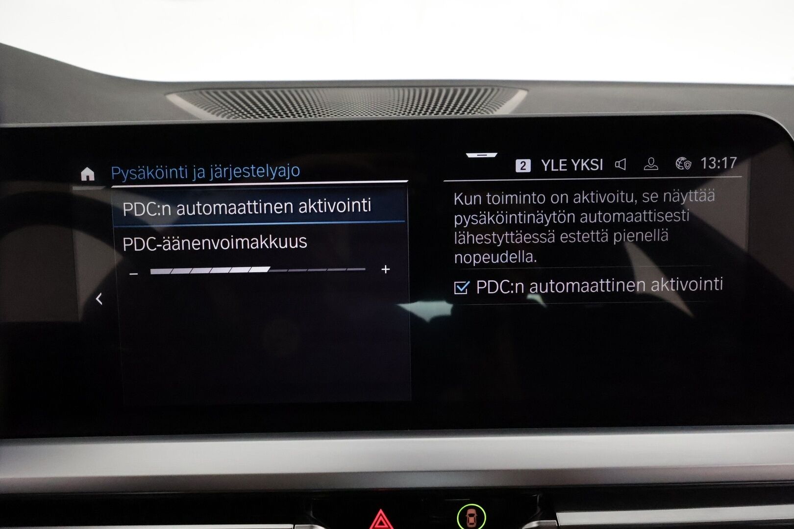 BMW 330 2022 G20 Sedan 330e xDrive A Charged Edition M Sport **HUD / Hifit / Muistipenkki / Sporttipenkit / P.tutkat** - 3,99 % KORKOTARJOUS TÄHÄN AUTOON - 1.om Suomi-auto / Merkkihuollettu / Kahdet m-sport aluvanteet renkailla