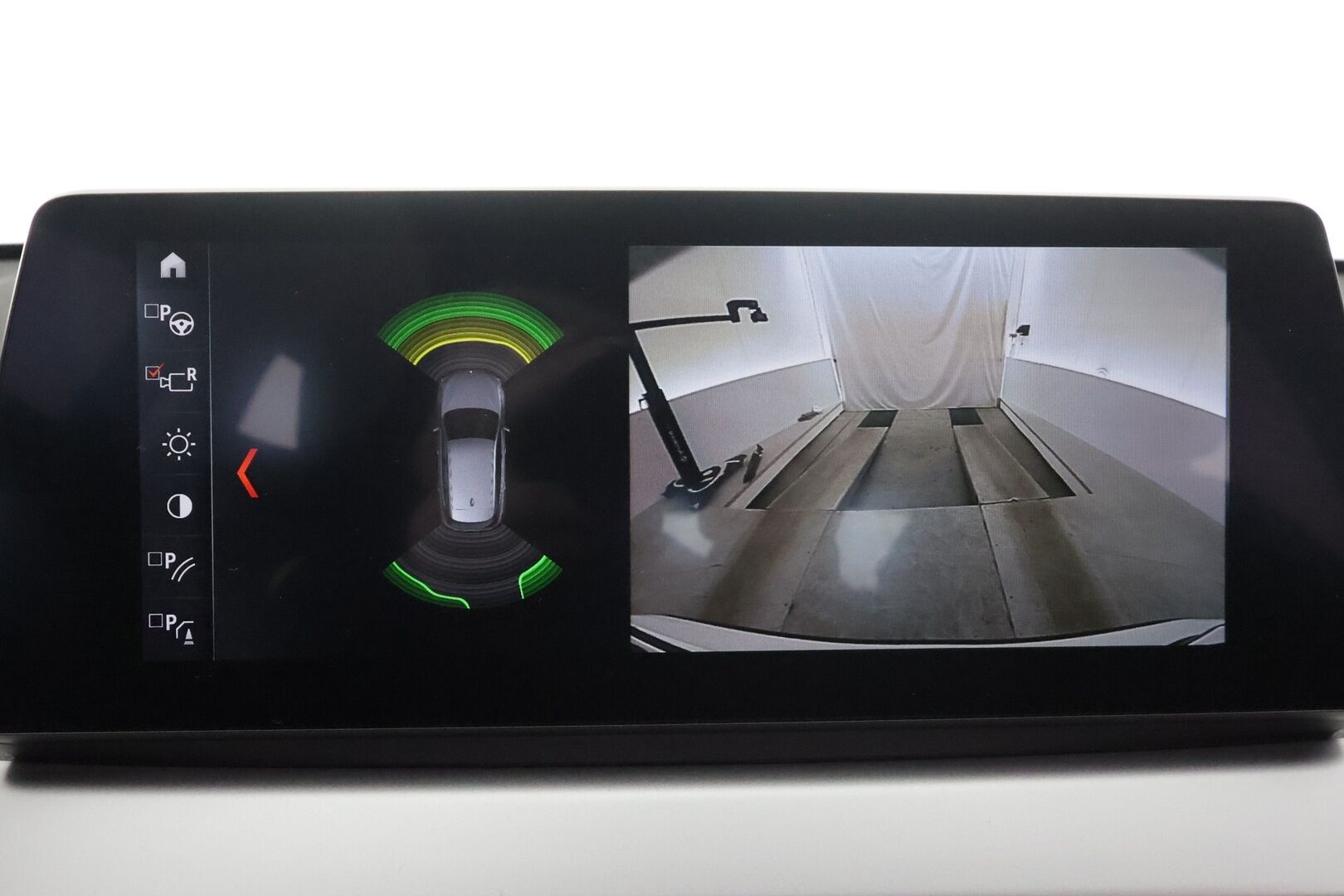 BMW X1 2022 F48 xDrive25e A Business * HUD / P.kamera / Vakkari / Comfort Access / LED / Navi / Sähköluukku * - 1.Om Suomi-auto / Akku kuntotarkastettu / Kahdet renkaat aluvanteilla / Merkkihuollettu