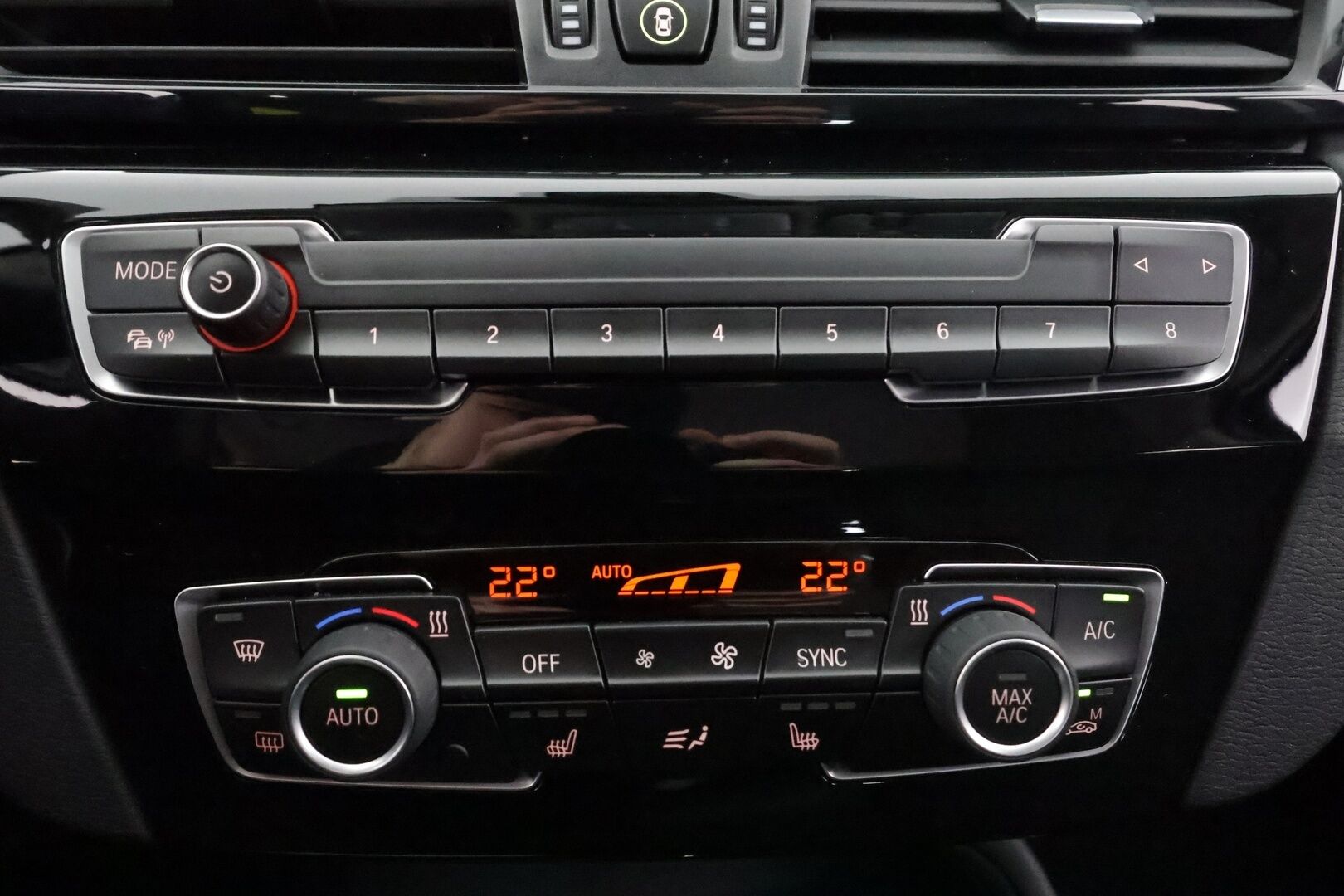 BMW X1 2022 F48 xDrive25e A Business * HUD / P.kamera / Vakkari / Comfort Access / LED / Navi / Sähköluukku * - 1.Om Suomi-auto / Akku kuntotarkastettu / Kahdet renkaat aluvanteilla / Merkkihuollettu