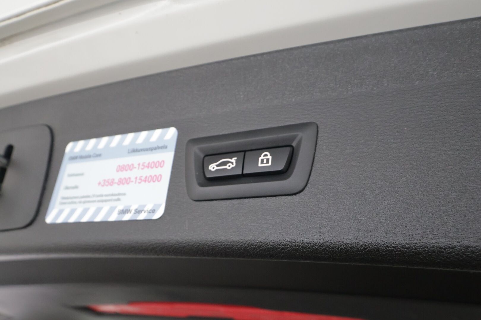 BMW X1 2022 F48 xDrive25e A Business * HUD / P.kamera / Vakkari / Comfort Access / LED / Navi / Sähköluukku * - 1.Om Suomi-auto / Akku kuntotarkastettu / Kahdet renkaat aluvanteilla / Merkkihuollettu