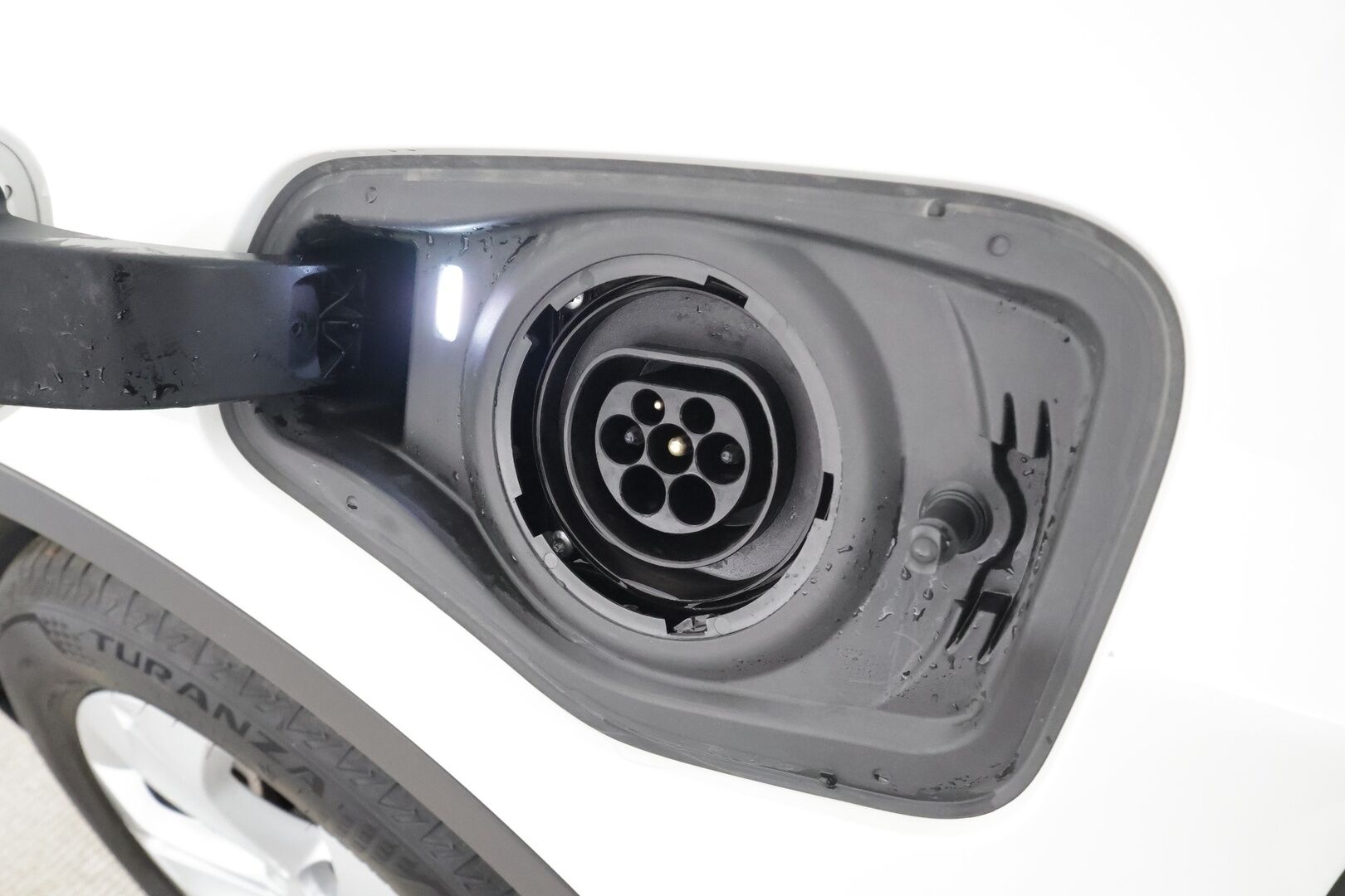 BMW X1 2022 F48 xDrive25e A Business * HUD / P.kamera / Vakkari / Comfort Access / LED / Navi / Sähköluukku * - 1.Om Suomi-auto / Akku kuntotarkastettu / Kahdet renkaat aluvanteilla / Merkkihuollettu