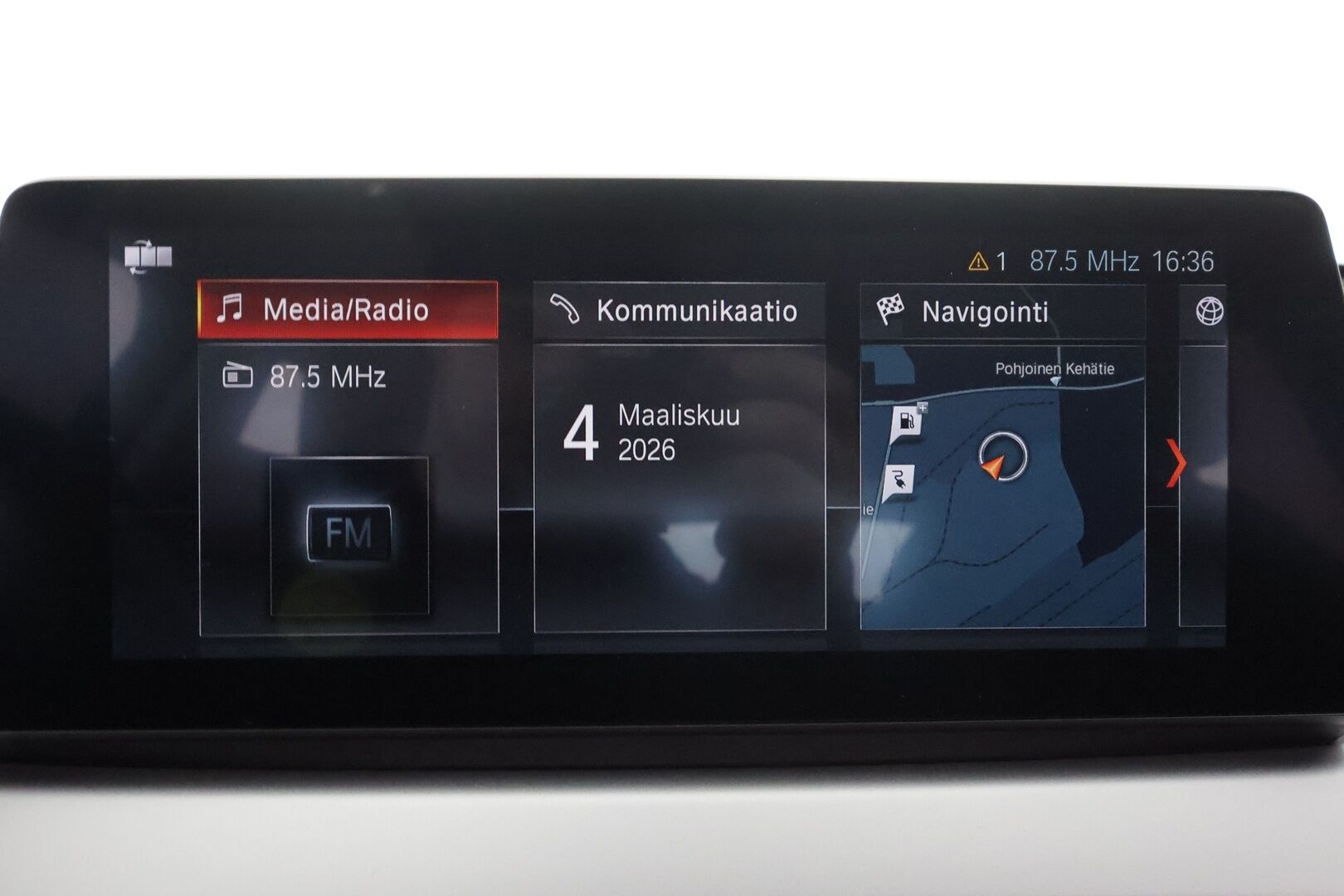 BMW X1 2022 F48 xDrive25e A Business * HUD / P.kamera / Vakkari / Comfort Access / LED / Navi / Sähköluukku * - 1.Om Suomi-auto / Akku kuntotarkastettu / Kahdet renkaat aluvanteilla / Merkkihuollettu