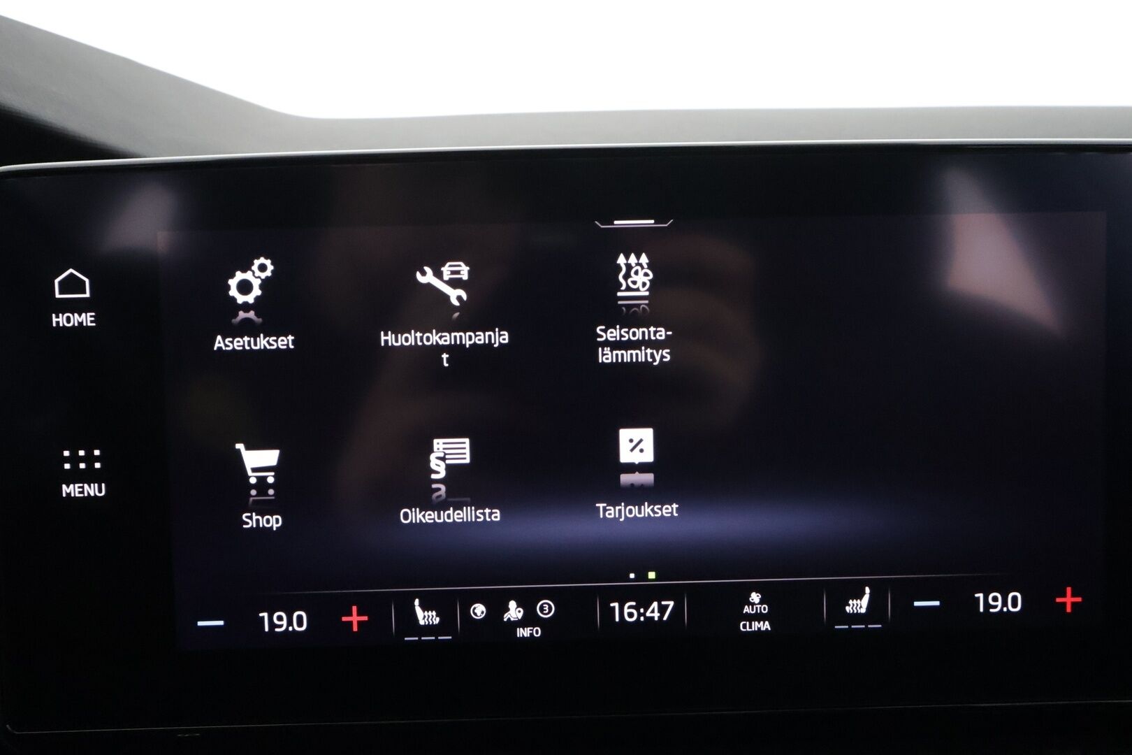 Skoda Octavia 2022 Combi 2.0 TDI 150 4x4 Style DSG * Webasto / Koukku / ACC / Matrix-LED / P.Kamera / Digimittaristo * - 1-om Suomi-auto / Kahdet renkaat aluvanteilla