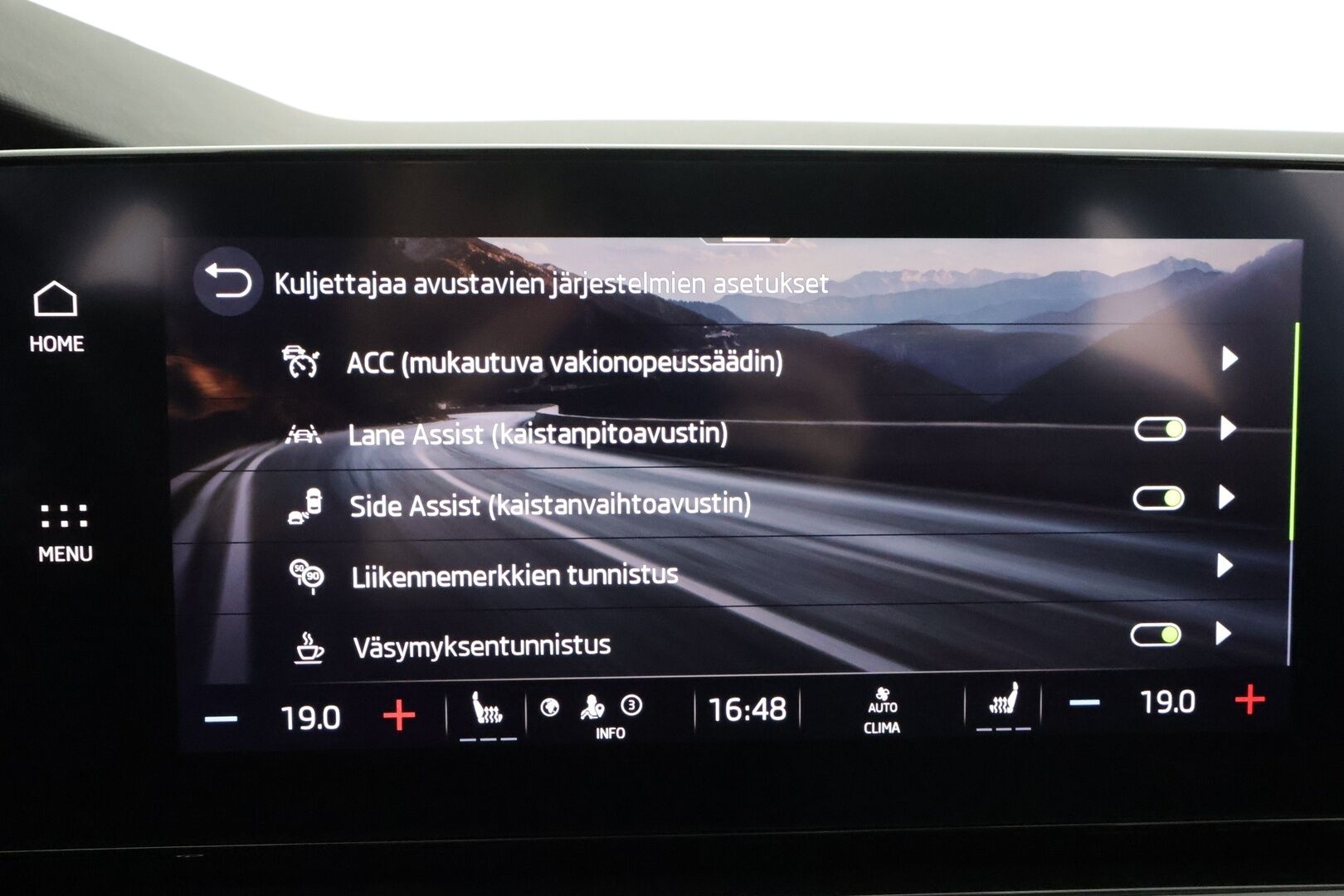 Skoda Octavia 2022 Combi 2.0 TDI 150 4x4 Style DSG * Webasto / Koukku / ACC / Digimittaristo  / Matrix-LED / P.Kamera / Navi * - 1-om Suomi-auto / Kahdet renkaat aluvanteilla - HULLUT AVAJAISHULINAT KORKOTARJOUS 3,29 %