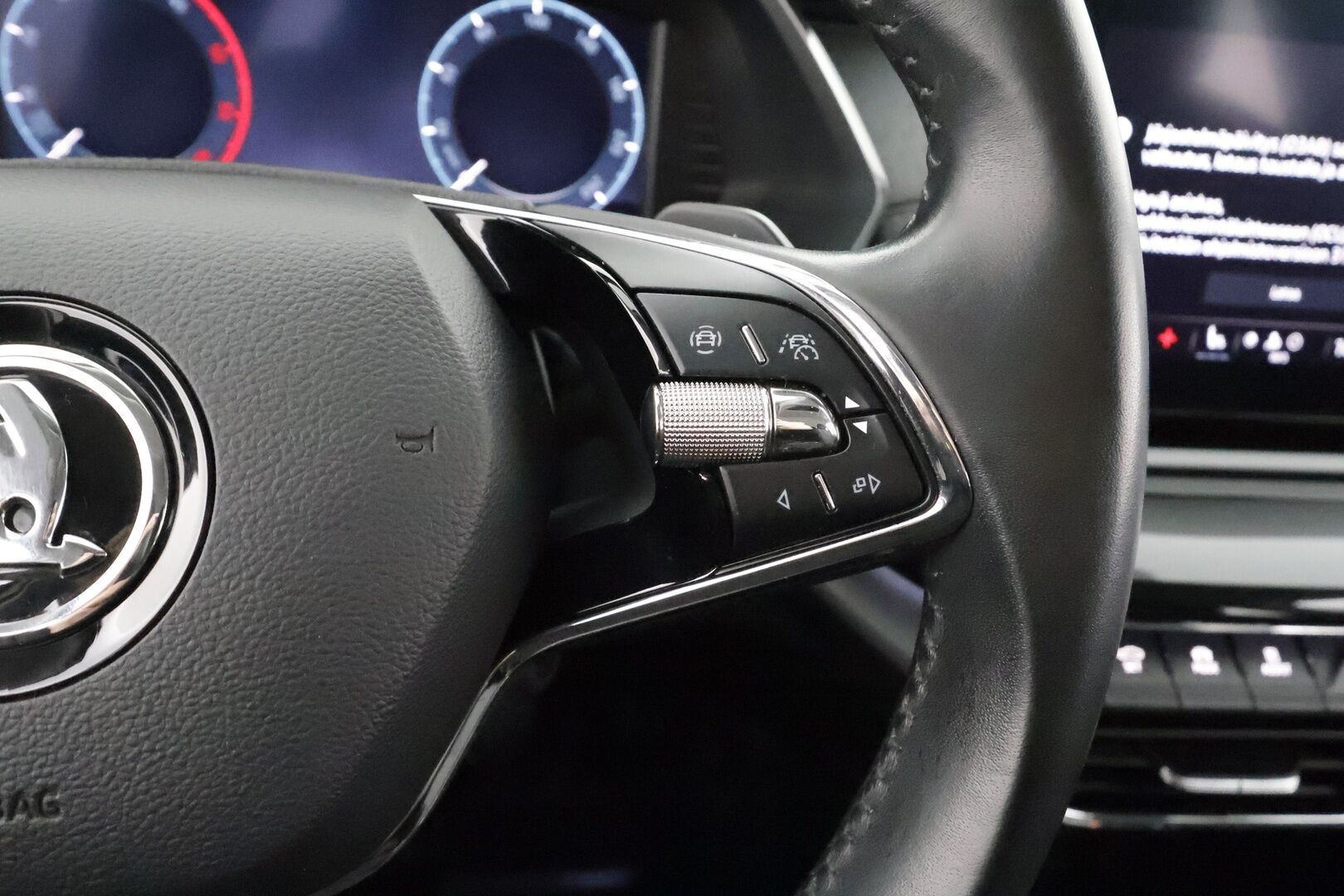 Skoda Octavia 2022 Combi 2.0 TDI 150 4x4 Style DSG * Webasto / Koukku / ACC / Digimittaristo  / Matrix-LED / P.Kamera / Navi * - 1-om Suomi-auto / Kahdet renkaat aluvanteilla - HULLUT AVAJAISHULINAT KORKOTARJOUS 3,29 %