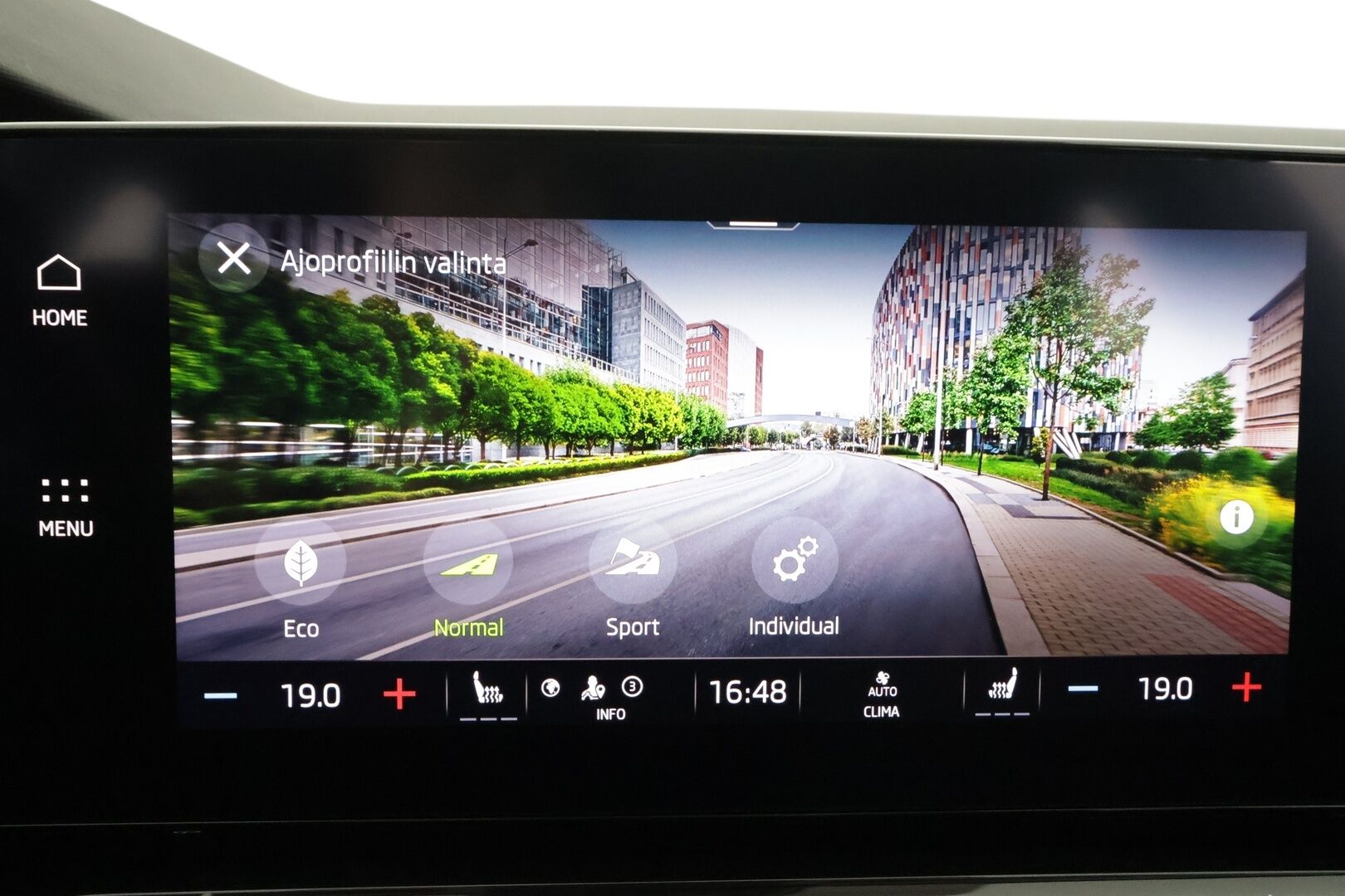 Skoda Octavia 2022 Combi 2.0 TDI 150 4x4 Style DSG * Webasto / Koukku / ACC / Digimittaristo  / Matrix-LED / P.Kamera / Navi * - 1-om Suomi-auto / Kahdet renkaat aluvanteilla - HULLUT AVAJAISHULINAT KORKOTARJOUS 3,29 %