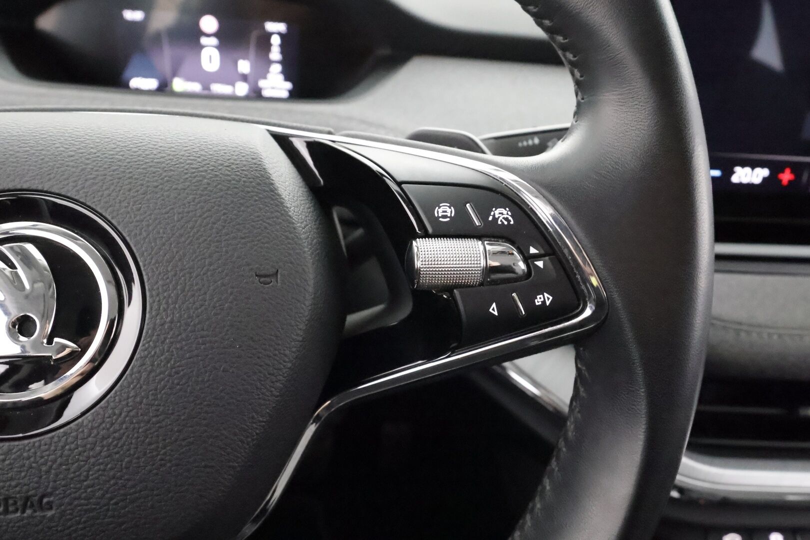 Skoda Enyaq 2022 60 iV * ACC / ILP / LED / 360-kamera / Keyless / osanahat / Apple&Android * - 1.Om Suomi-auto / Akku kuntotarkastettu / Kahdet Renkaat / Merkkihuollettu