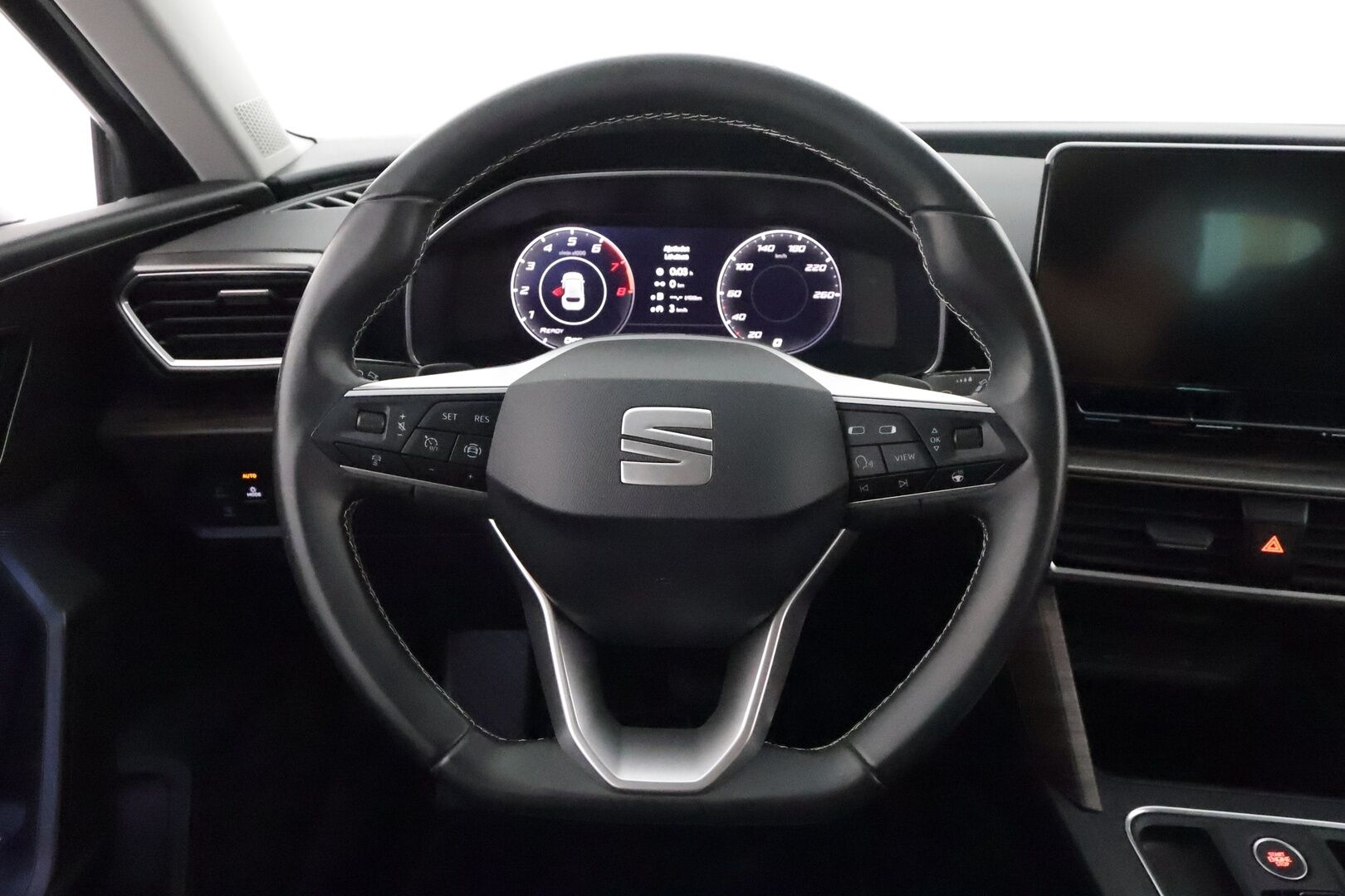 Seat Leon 2022 1,5 eTSI 150 Hybrid Xcellence **1.Om Suomi-auto / Adapt.Vakkari / P.Kamera / LED-valot / Navi / Kaistavahti** - 3-Alueinen AC / Digimittaristo / Sisätilanlämmitin / KeylessGO