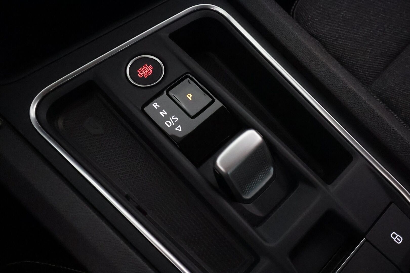 Seat Leon 2022 1,5 eTSI 150 Hybrid Xcellence **1.Om Suomi-auto / Adapt.Vakkari / P.Kamera / LED-valot / Navi / Kaistavahti** - 3-Alueinen AC / Digimittaristo / Sisätilanlämmitin / KeylessGO
