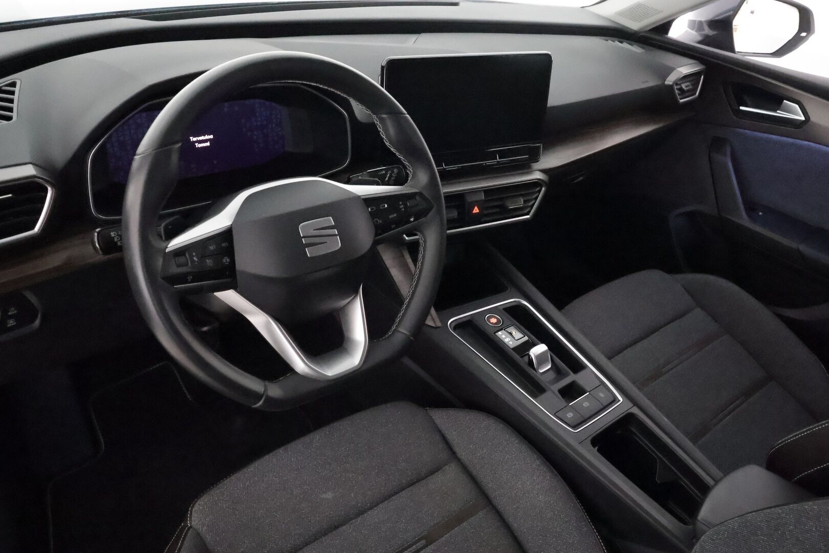 Seat Leon 2022 1,5 eTSI 150 Hybrid Xcellence **1.Om Suomi-auto / Adapt.Vakkari / P.Kamera / LED-valot / Navi / Kaistavahti** - 3-Alueinen AC / Digimittaristo / Sisätilanlämmitin / KeylessGO