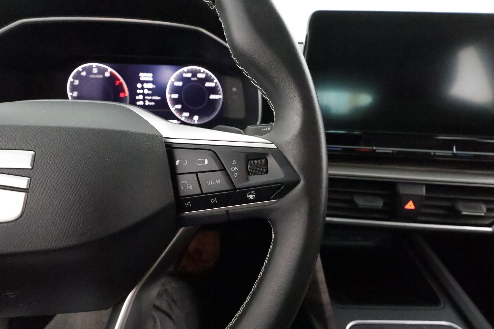 Seat Leon 2022 1,5 eTSI 150 Hybrid Xcellence **1.Om Suomi-auto / Adapt.Vakkari / P.Kamera / LED-valot / Navi / Kaistavahti** - 3-Alueinen AC / Digimittaristo / Sisätilanlämmitin / KeylessGO