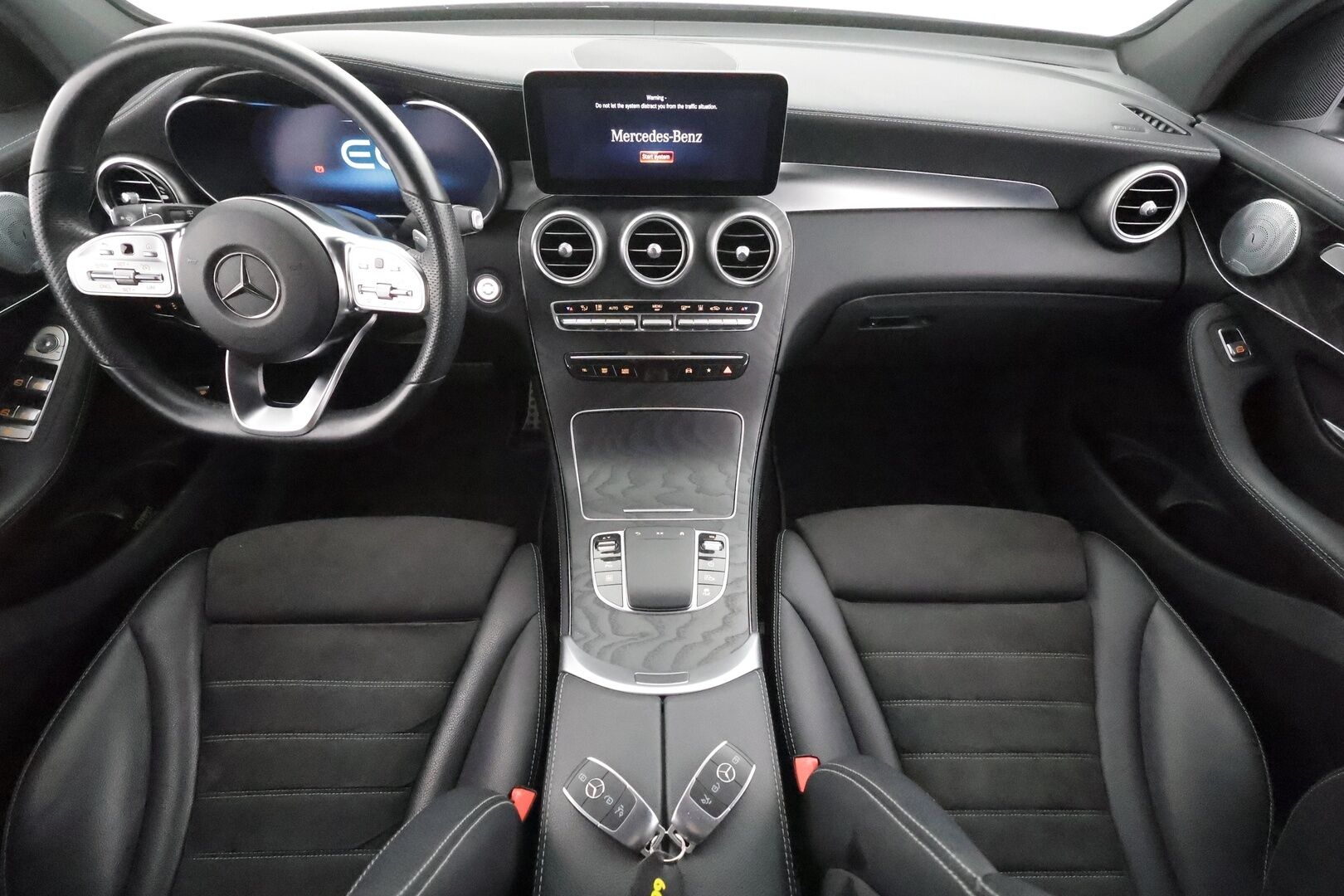 Mercedes-Benz GLC 2020 300 e 4MATIC A Business EQ Power AMG * Vakkari / Burmester / P.Kamera / Sporttipenkit / Multibeam / Digimittaristo / Keyless * - Kahdet renkaat aluvanteilla - HULLUT AVAJAISHULINAT KORKOTARJOUS 3,29 %