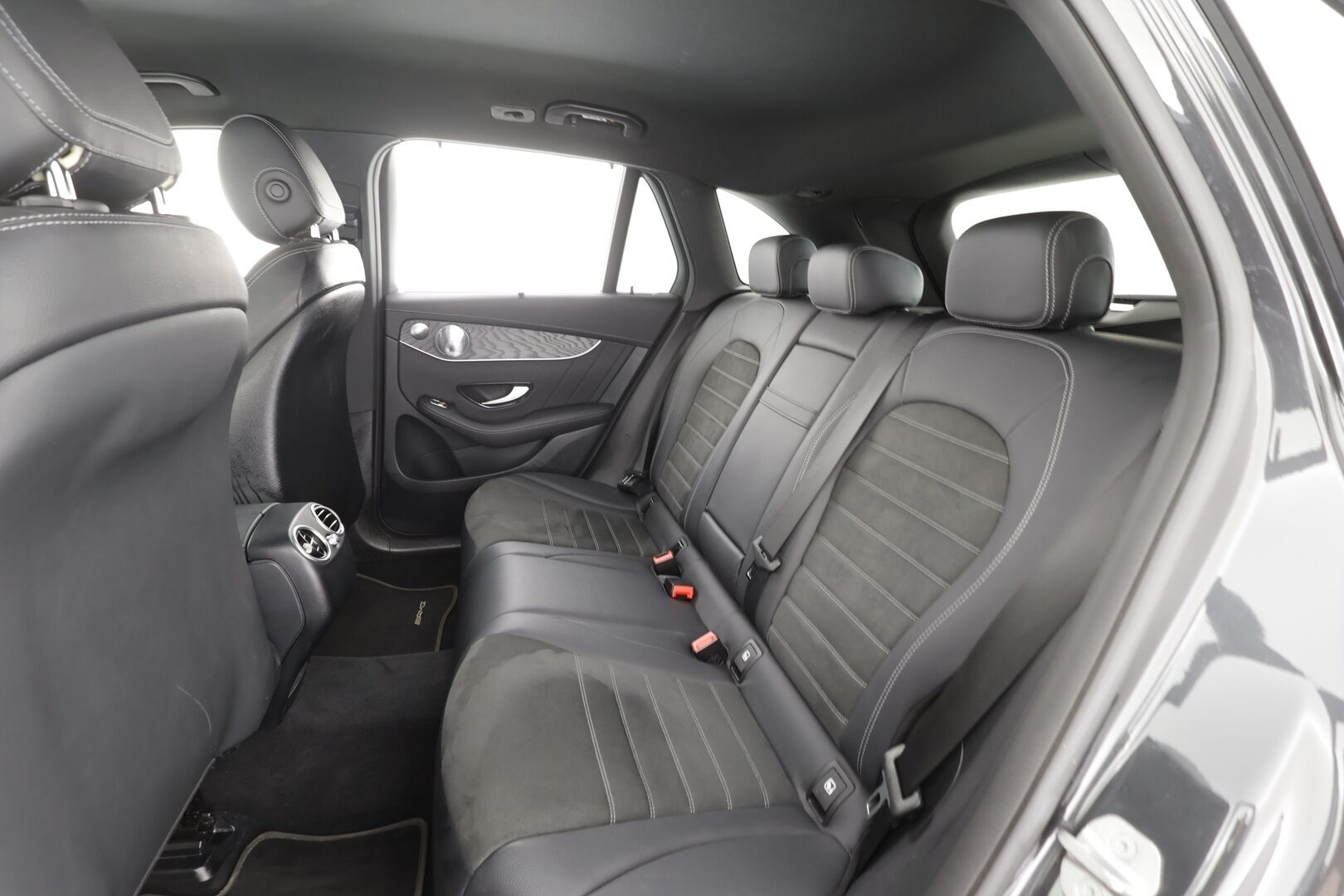 Mercedes-Benz GLC 2020 300 e 4MATIC A Business EQ Power AMG * Vakkari / Burmester / P.Kamera / Sporttipenkit / Multibeam / Digimittaristo / Keyless * - Kahdet renkaat aluvanteilla - HULLUT AVAJAISHULINAT KORKOTARJOUS 3,29 %