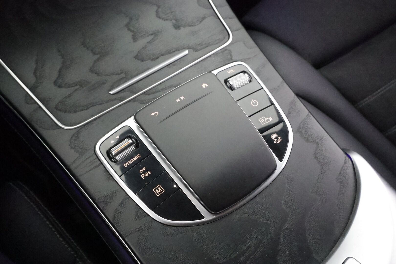 Mercedes-Benz GLC 2020 300 e 4MATIC A Business EQ Power AMG * Vakkari / Burmester / P.Kamera / Sporttipenkit / Multibeam / Digimittaristo / Keyless * - Kahdet renkaat aluvanteilla - HULLUT AVAJAISHULINAT KORKOTARJOUS 3,29 %