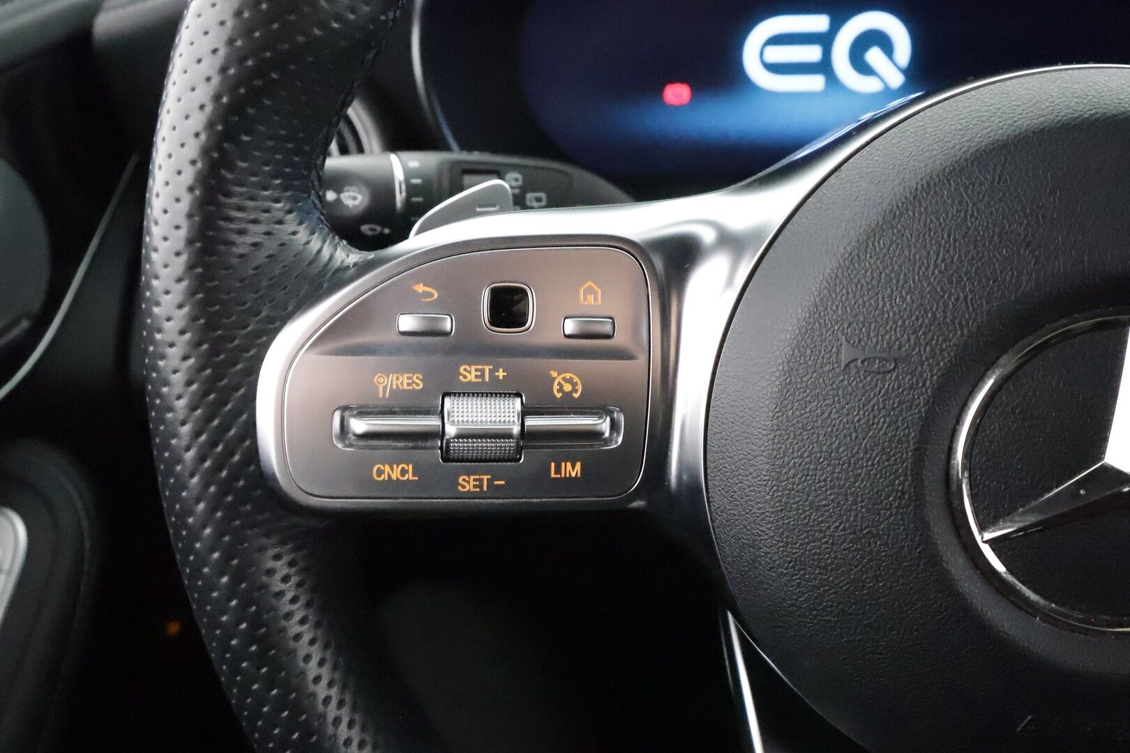 Mercedes-Benz GLC 2020 300 e 4MATIC A Business EQ Power AMG * Vakkari / Burmester / P.Kamera / Sporttipenkit / Multibeam / Digimittaristo / Keyless * - Kahdet renkaat aluvanteilla - HULLUT AVAJAISHULINAT KORKOTARJOUS 3,29 %