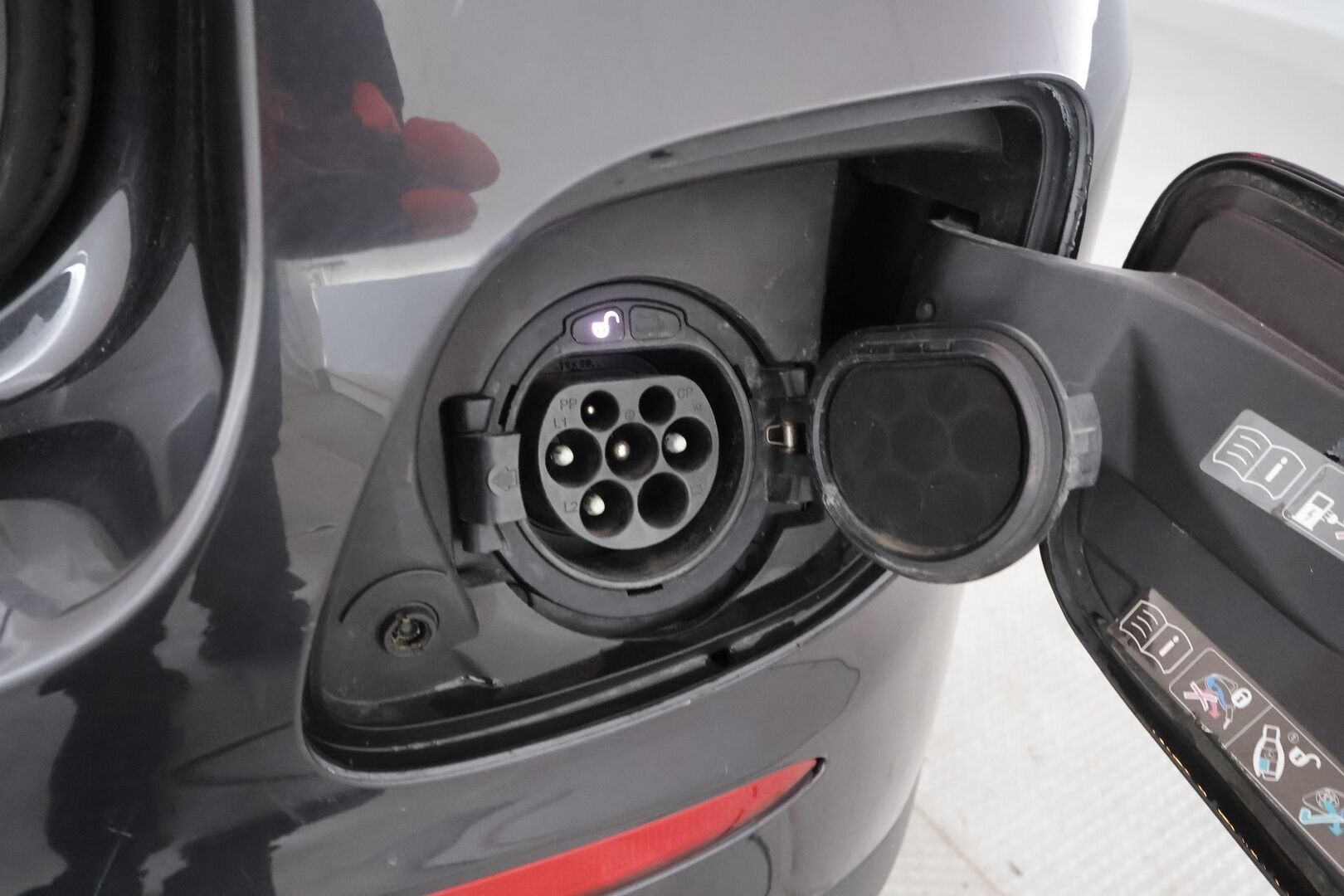 Mercedes-Benz GLC 2020 300 e 4MATIC A Business EQ Power AMG * Vakkari / Burmester / P.Kamera / Sporttipenkit / Multibeam / Digimittaristo / Keyless * - Kahdet renkaat aluvanteilla - HULLUT AVAJAISHULINAT KORKOTARJOUS 3,29 %