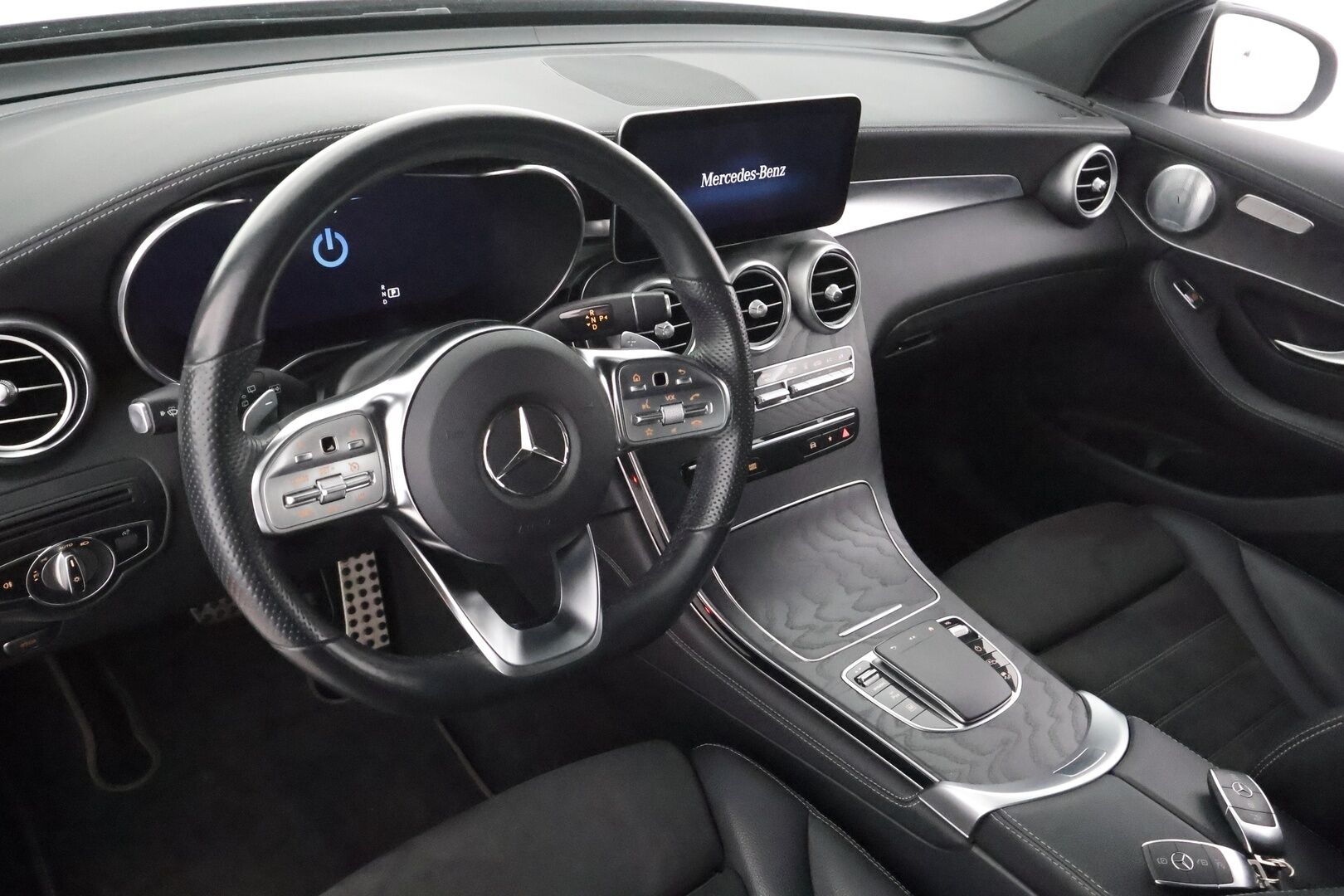 Mercedes-Benz GLC 2020 300 e 4MATIC A Business EQ Power AMG * Vakkari / Burmester / P.Kamera / Sporttipenkit / Multibeam / Digimittaristo / Keyless * - Kahdet renkaat aluvanteilla - HULLUT AVAJAISHULINAT KORKOTARJOUS 3,29 %
