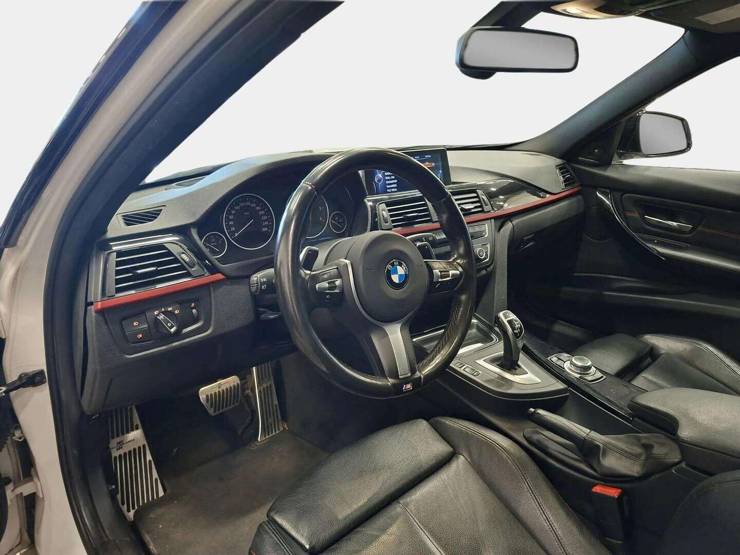 BMW 330 2014 330d F31 Touring Sport Line A -  Webasto | HUD | Panorama | Nahkasisusta | Sporttipenkit | Navi | M Sport -ratti | Adapt. Xenon | Tutkat | 2X Renkaat & Vanteet |