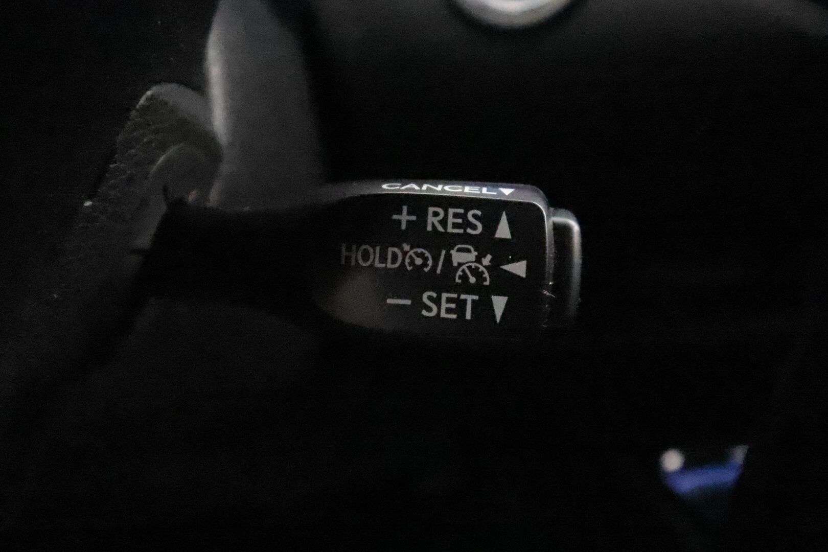 Toyota C-HR 2017 1,8 Hybrid Style - | ACC | Lohko | Koukku | LED | P.Kamera | Ratinlämmitys | Kahdet Renkaat |