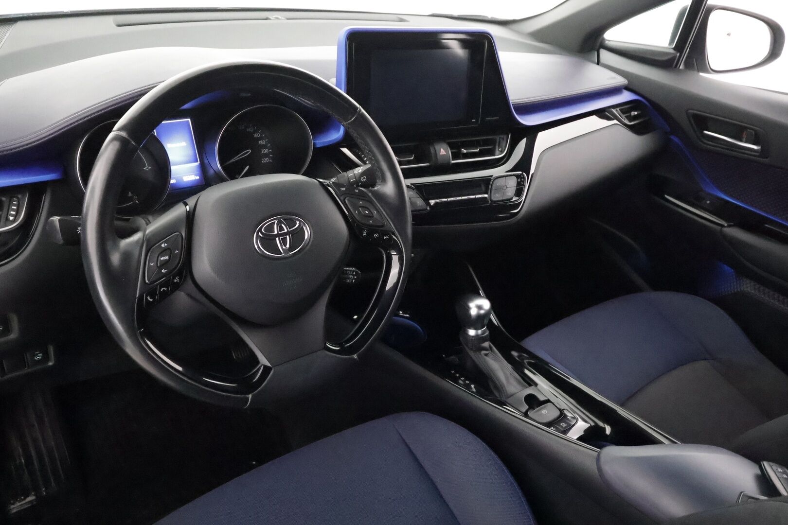 Toyota C-HR 2017 1,8 Hybrid Style - | ACC | Lohko | Koukku | LED | P.Kamera | Ratinlämmitys | Kahdet Renkaat |