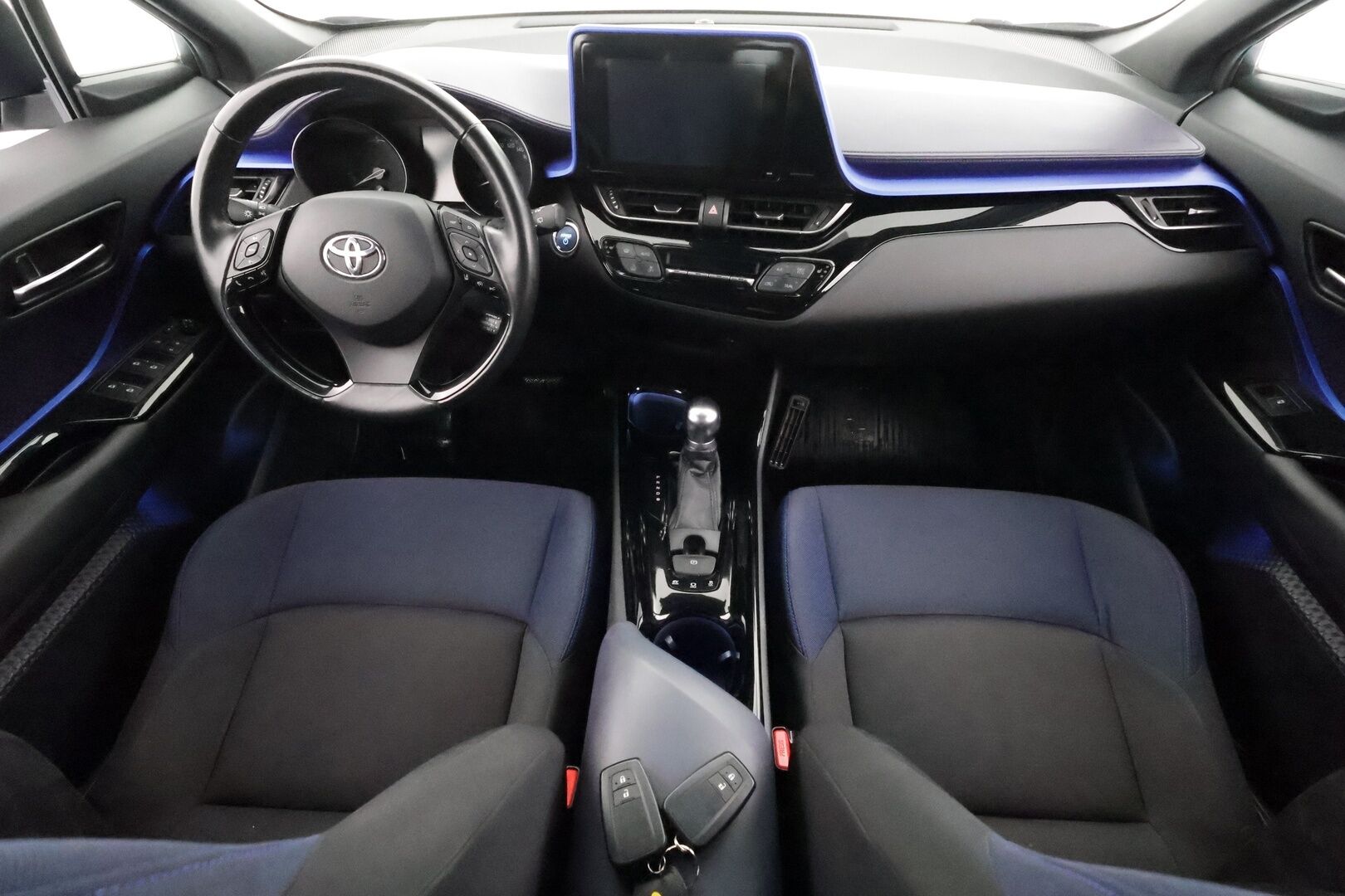 Toyota C-HR 2017 1,8 Hybrid Style - | ACC | Lohko | Koukku | LED | P.Kamera | Ratinlämmitys | Kahdet Renkaat |