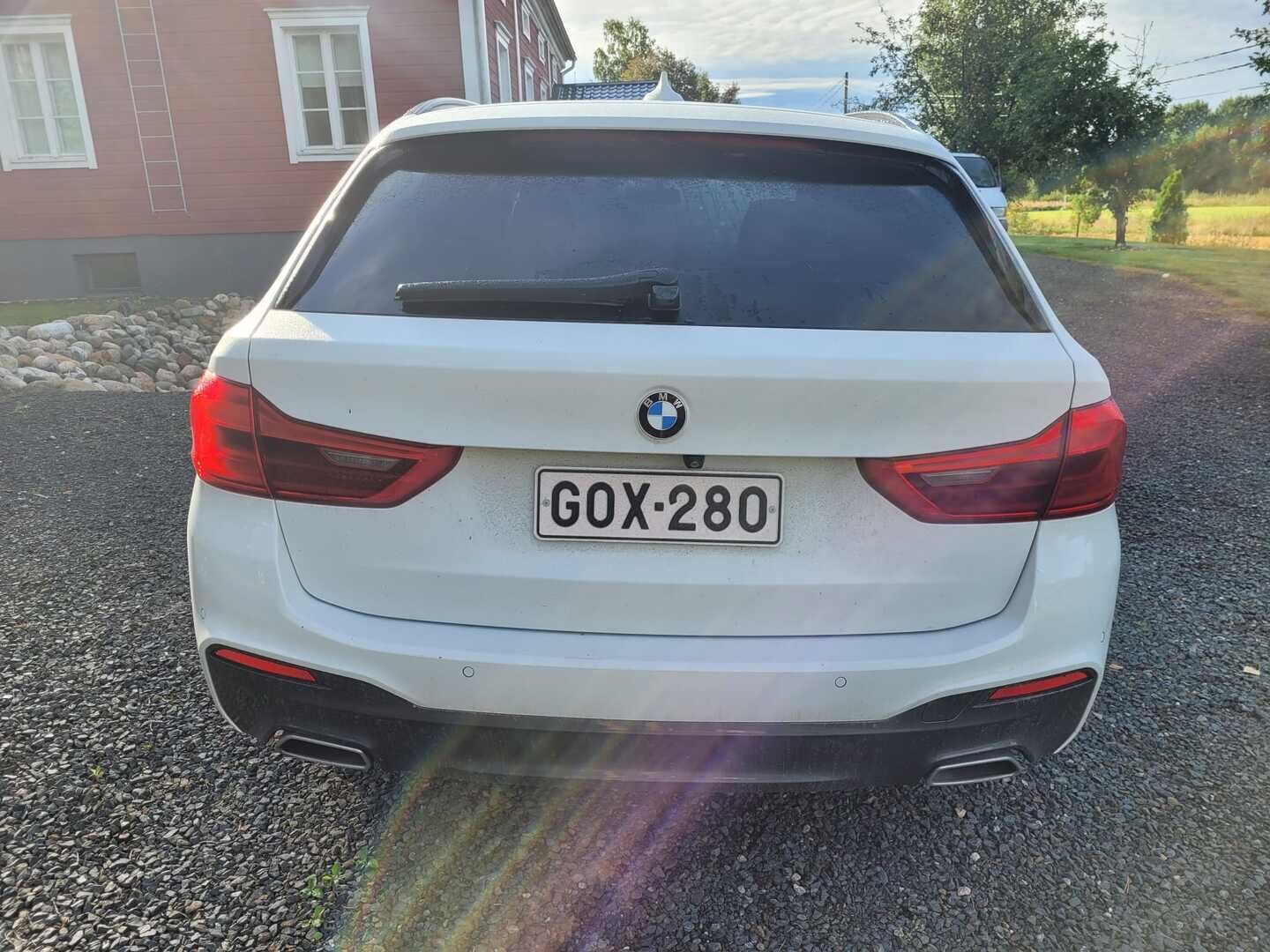 BMW 520 2017 G31 Touring 520d A Business Sport - | Vakkari | Sähköpenkit | Vossenin vanteet | P-Kamera | LED-Ajovalot