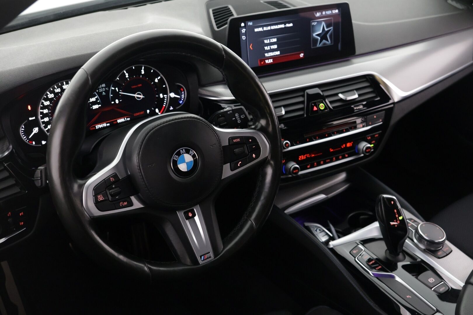 BMW 520 2018 G31 Touring 520d A Business M-Sport - | Vakkari | Sähköpenkit | Vossenin vanteet | P-Kamera | LED-Ajovalot