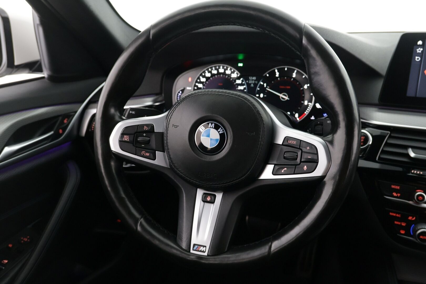 BMW 520 2018 G31 Touring 520d A Business M-Sport - | Vakkari | Sähköpenkit | Vossenin vanteet | P-Kamera | LED-Ajovalot