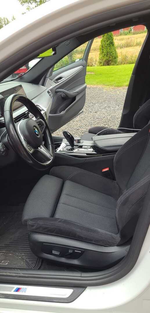 BMW 520 2017 G31 Touring 520d A Business Sport - | Vakkari | Sähköpenkit | Vossenin vanteet | P-Kamera | LED-Ajovalot