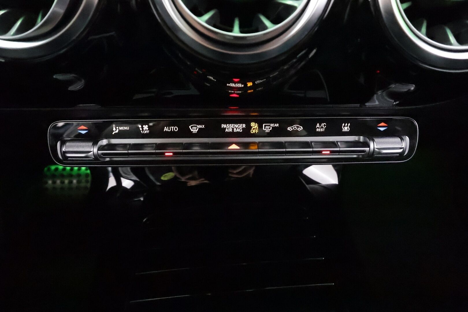 Mercedes-Benz A 2022 250 e A sedan Business AMG Edition EQ Power * Vakkari / Koukku / Lisälämmitin / Widescreen / P.Kamera / LED * - 1.Om Suomi-auto / Kahdet Renkaat / Koti & Kauppalaturi - HULLUT AVAJAISHULINAT KORKOTARJOUS 3,29 %