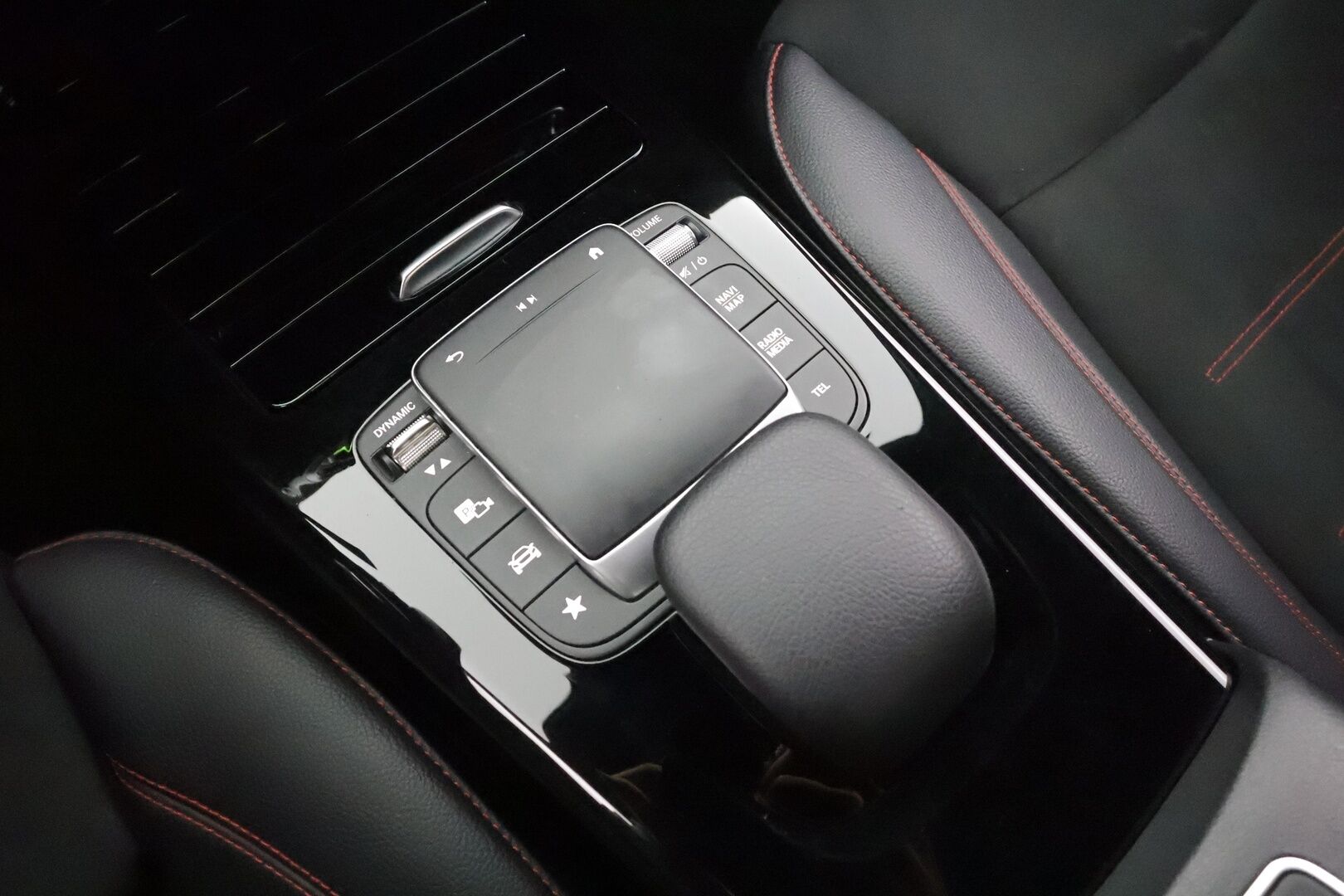 Mercedes-Benz A 2022 250 e A sedan Business AMG Edition EQ Power * Vakkari / Koukku / Lisälämmitin / Widescreen / P.Kamera / LED * - 1.Om Suomi-auto / Kahdet Renkaat / Koti & Kauppalaturi - HULLUT AVAJAISHULINAT KORKOTARJOUS 3,29 %