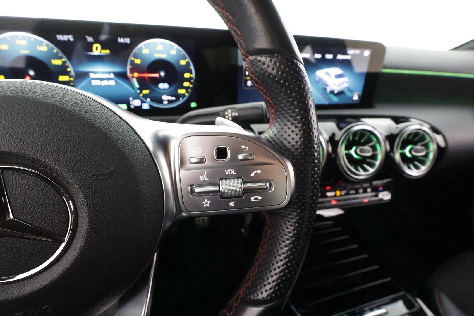 Mercedes-Benz A 2022 250 e A sedan Business AMG Edition EQ Power * Vakkari / Koukku / Lisälämmitin / Widescreen / P.Kamera / LED * - 1.Om Suomi-auto / Kahdet Renkaat / Koti & Kauppalaturi - HULLUT AVAJAISHULINAT KORKOTARJOUS 3,29 %