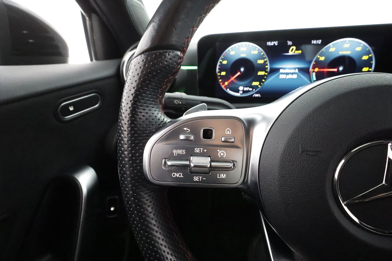 Mercedes-Benz A 2022 250 e A sedan Business AMG Edition EQ Power * Vakkari / Koukku / Lisälämmitin / Widescreen / P.Kamera / LED * - 1.Om Suomi-auto / Kahdet Renkaat / Koti & Kauppalaturi - HULLUT AVAJAISHULINAT KORKOTARJOUS 3,29 %