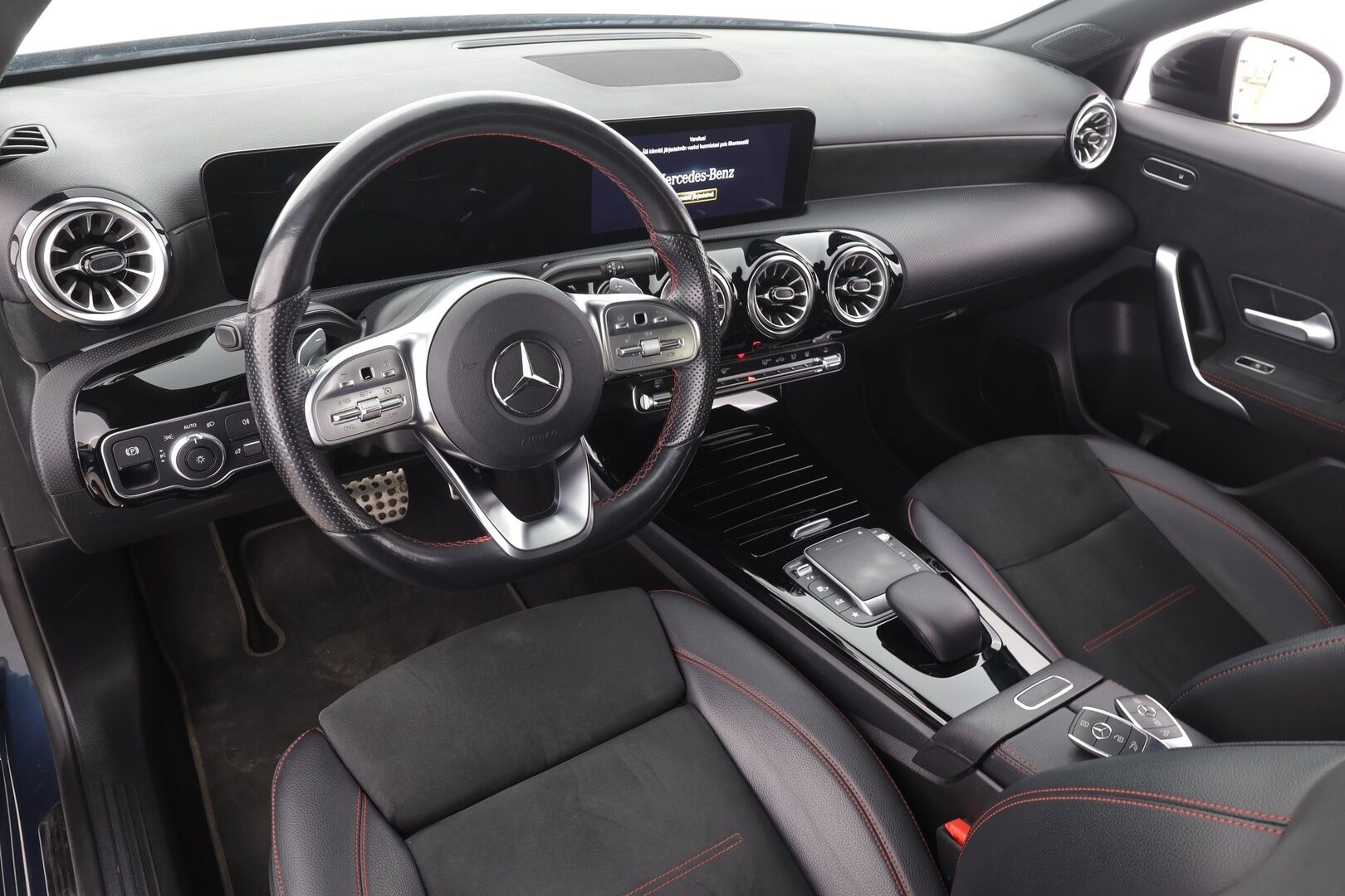 Mercedes-Benz A 2022 250 e A sedan Business AMG Edition EQ Power * Vakkari / Koukku / Lisälämmitin / Widescreen / P.Kamera / LED * - 1.Om Suomi-auto / Kahdet Renkaat / Koti & Kauppalaturi - HULLUT AVAJAISHULINAT KORKOTARJOUS 3,29 %