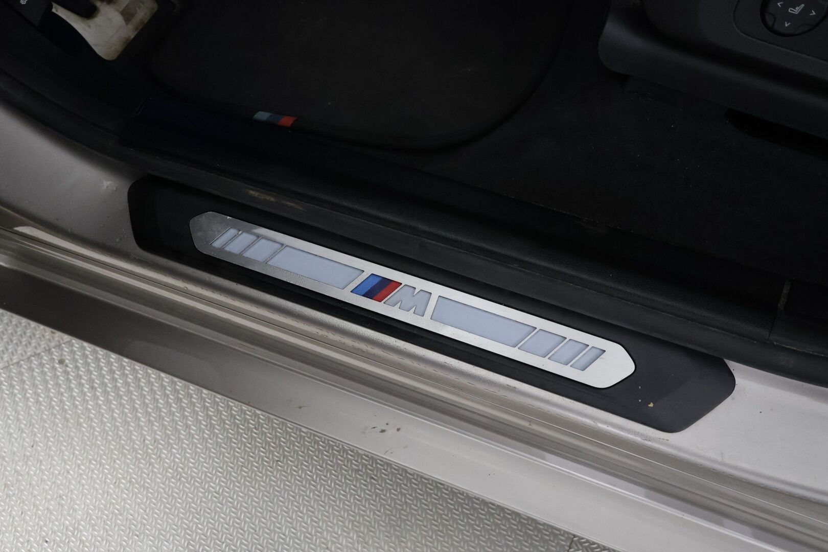 BMW iX3 2022 G08 M Sport Charged Plus * ACC / HUD / H&K / Koukku / Muistipenkki / Adapt.LED / Panorama / 360° / Comfort Access * - Akuston esilämmitys / Suomi-auto / Kahdet renkaat aluvanteilla / Huippuvarusteet - HULLUT AVAJAISHULINAT KORKOTARJOUS 3,29 %