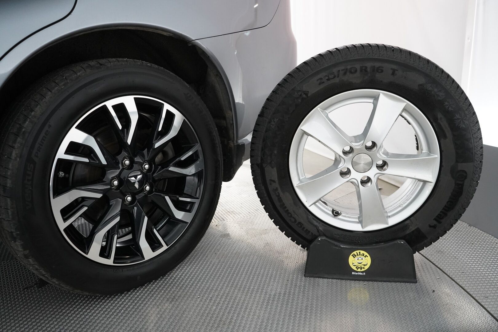 Mitsubishi OUTLANDER PHEV 2017 Instyle Navi 4WD 5P *Remote Climate Control / Koukku / 360° Kamera / Adapt. Vakkari / Blis / Nahkasisusta / Rockford / Navi / LED / Ratin Lämmitin / Lämmi. Tuulilasi* - SOH 90% / Kahdet renkaat alumiinivanteilla / Säntilliset huollot